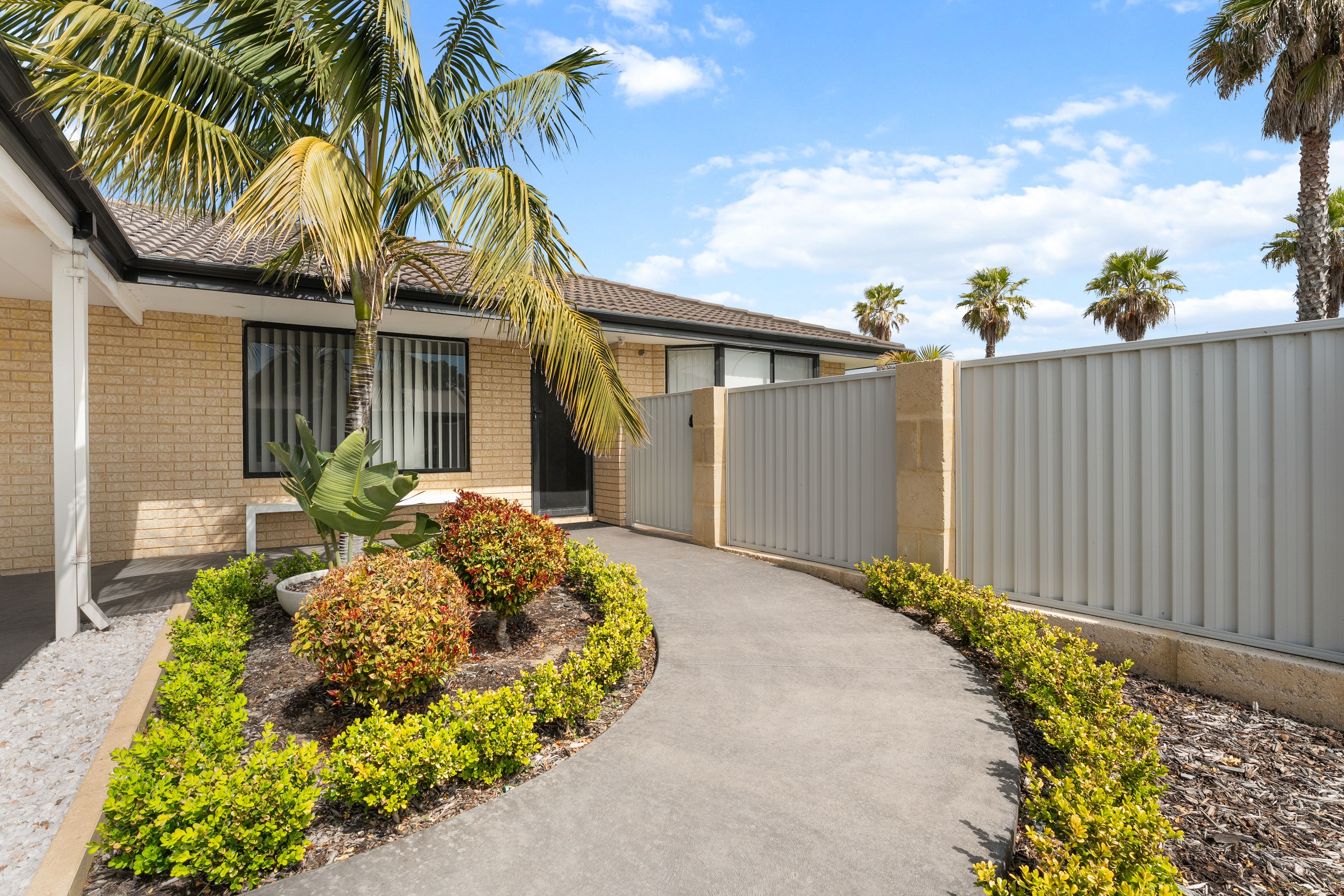 21 Shoalhaven Place — photo 3 of 30