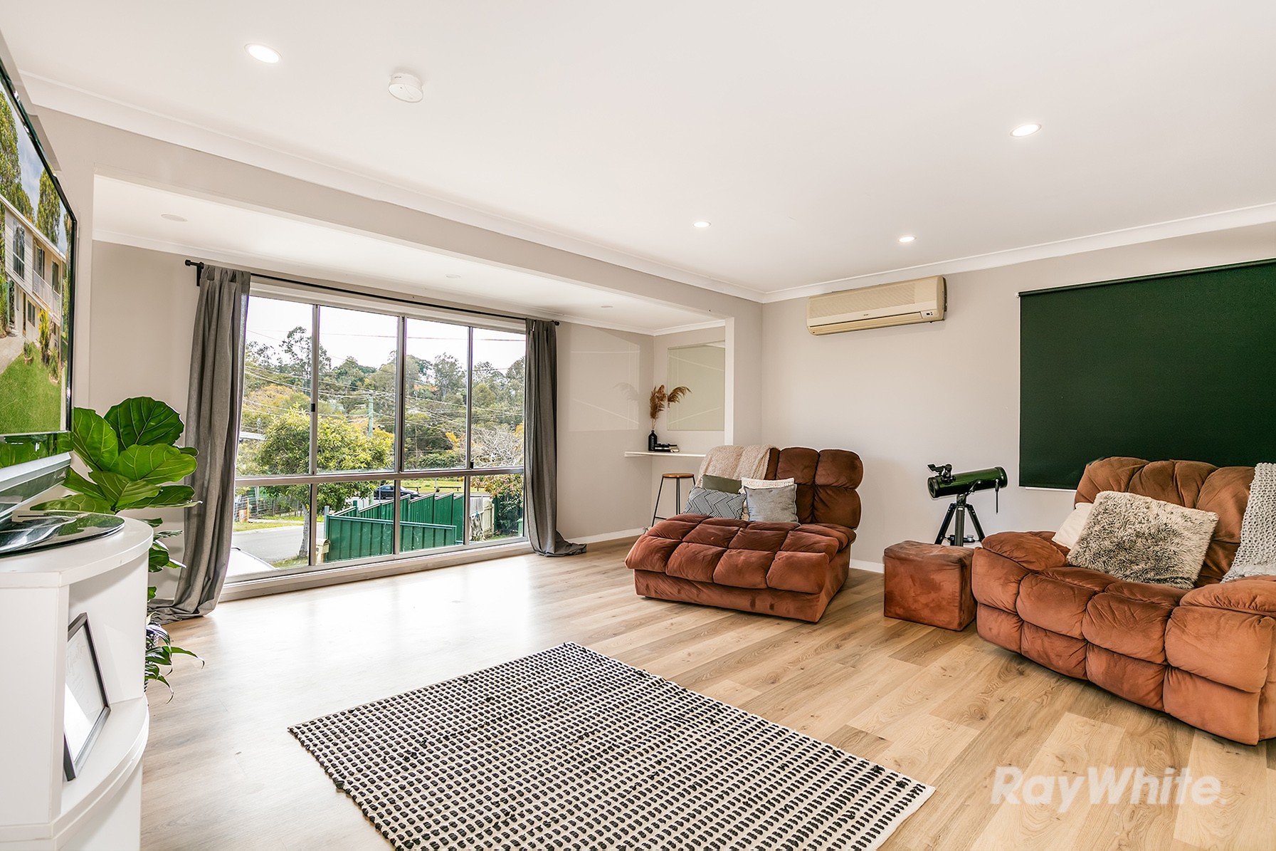6 Poinciana Street, Kingston, QLD 4114