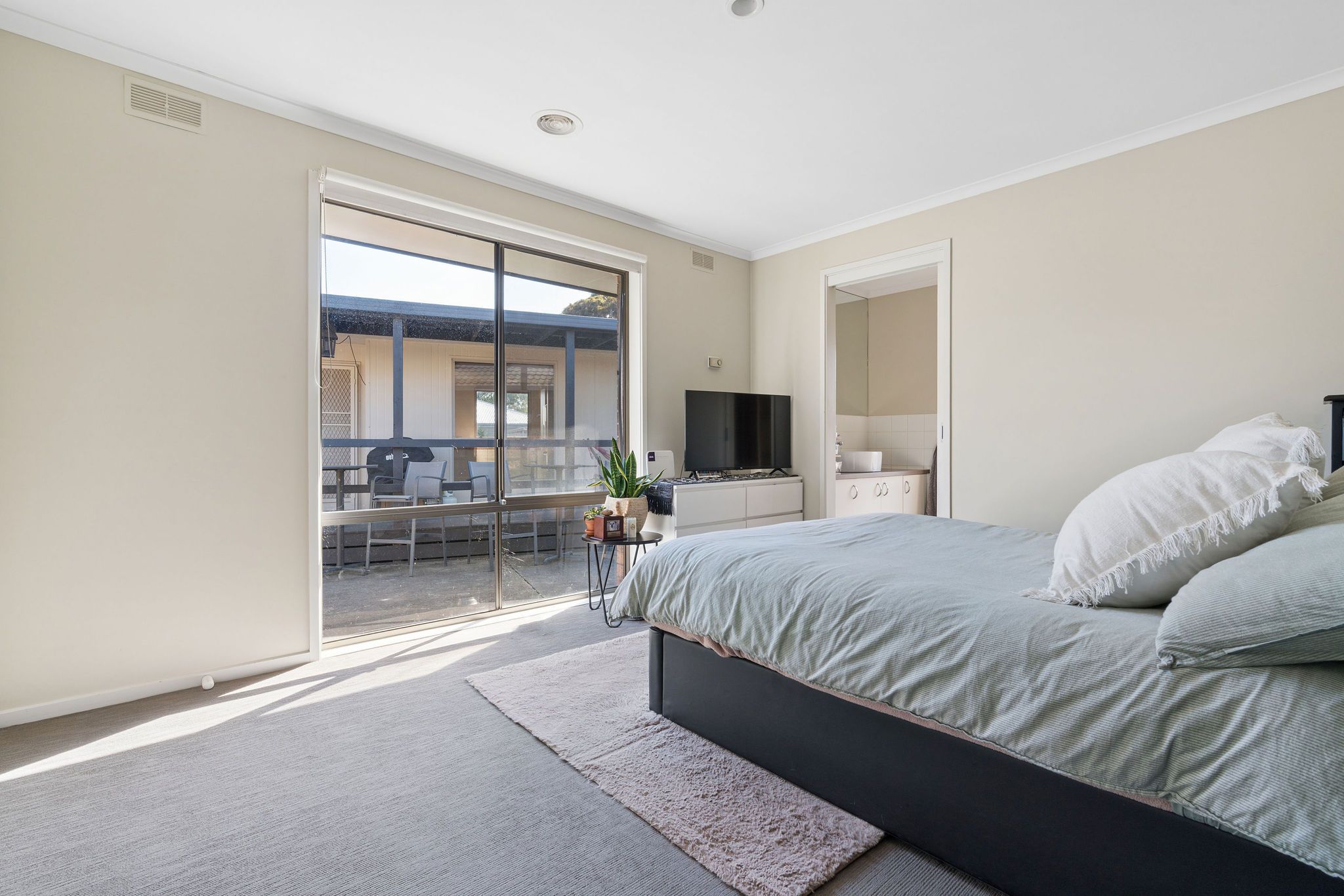 64 Whitehead Grove — photo 7 of 13