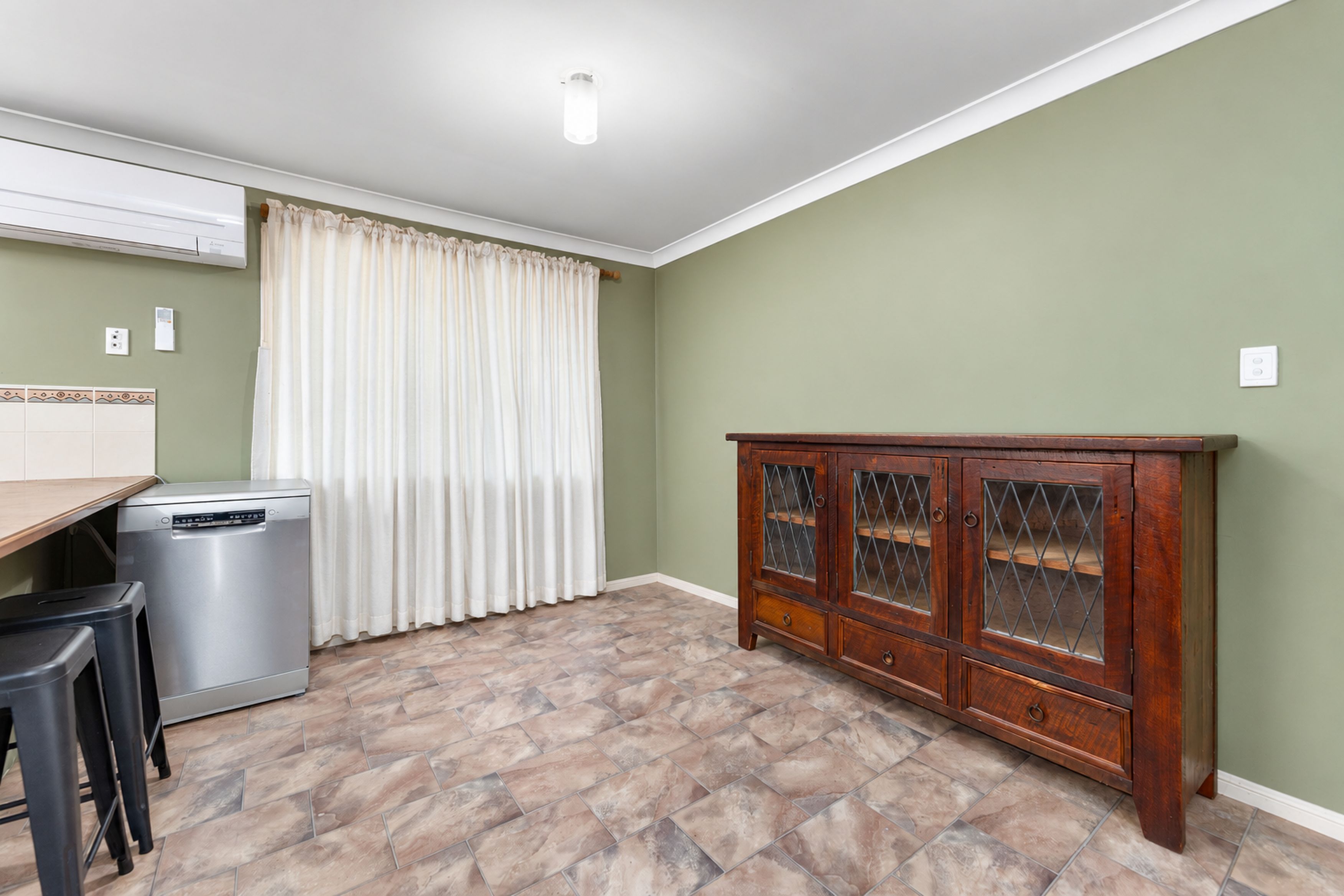 20 Kensington Court — photo 6 of 22