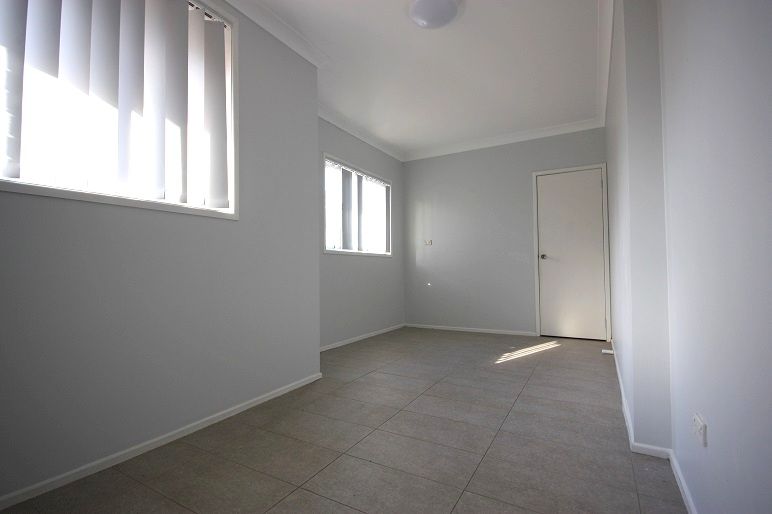 25 Evelyn Street, Macquarie Fields, NSW 2564