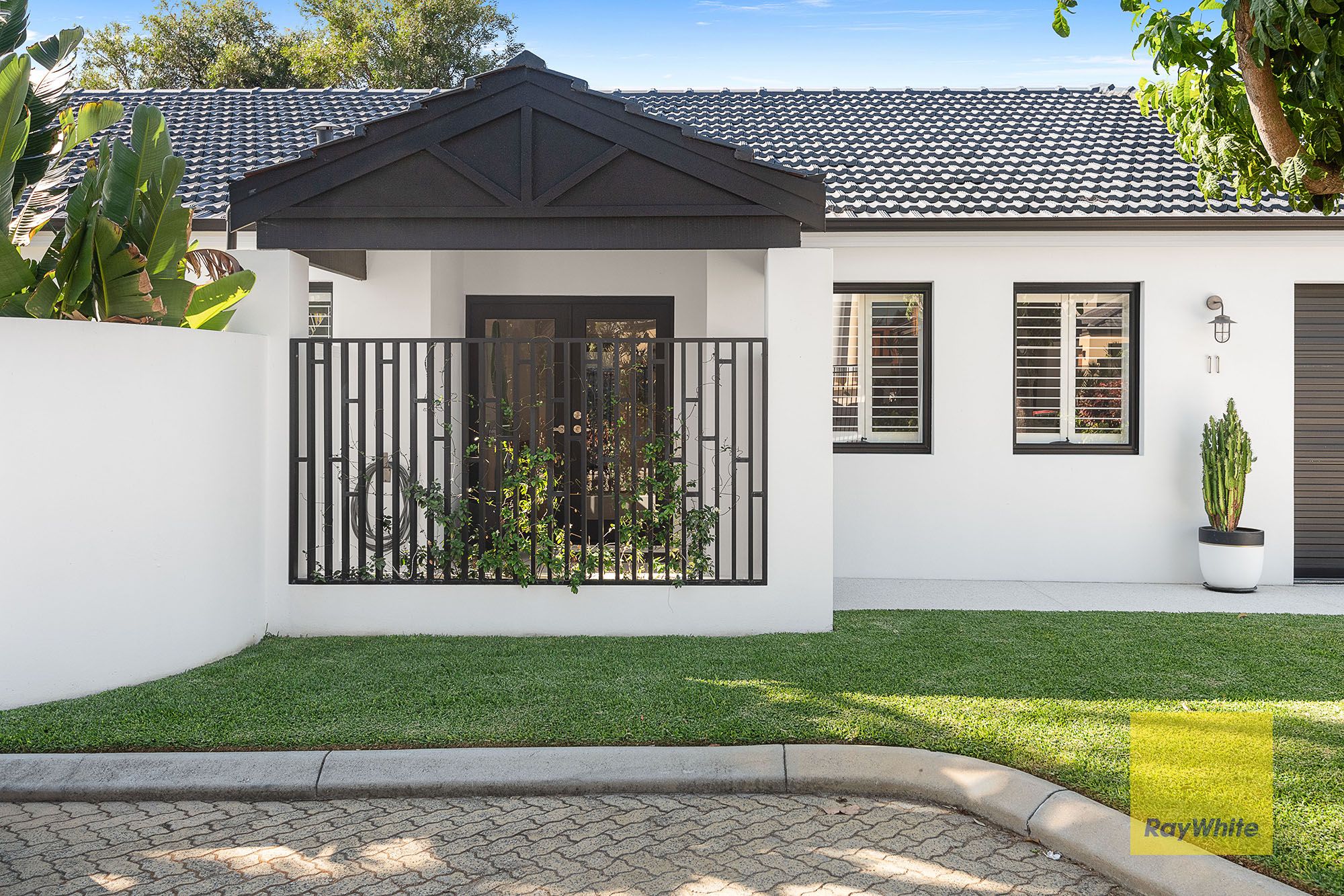 11 Crossland Court, Peppermint Grove WA 6011