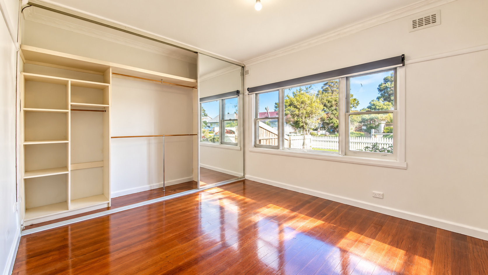 16 Neimur Avenue — photo 4 of 8