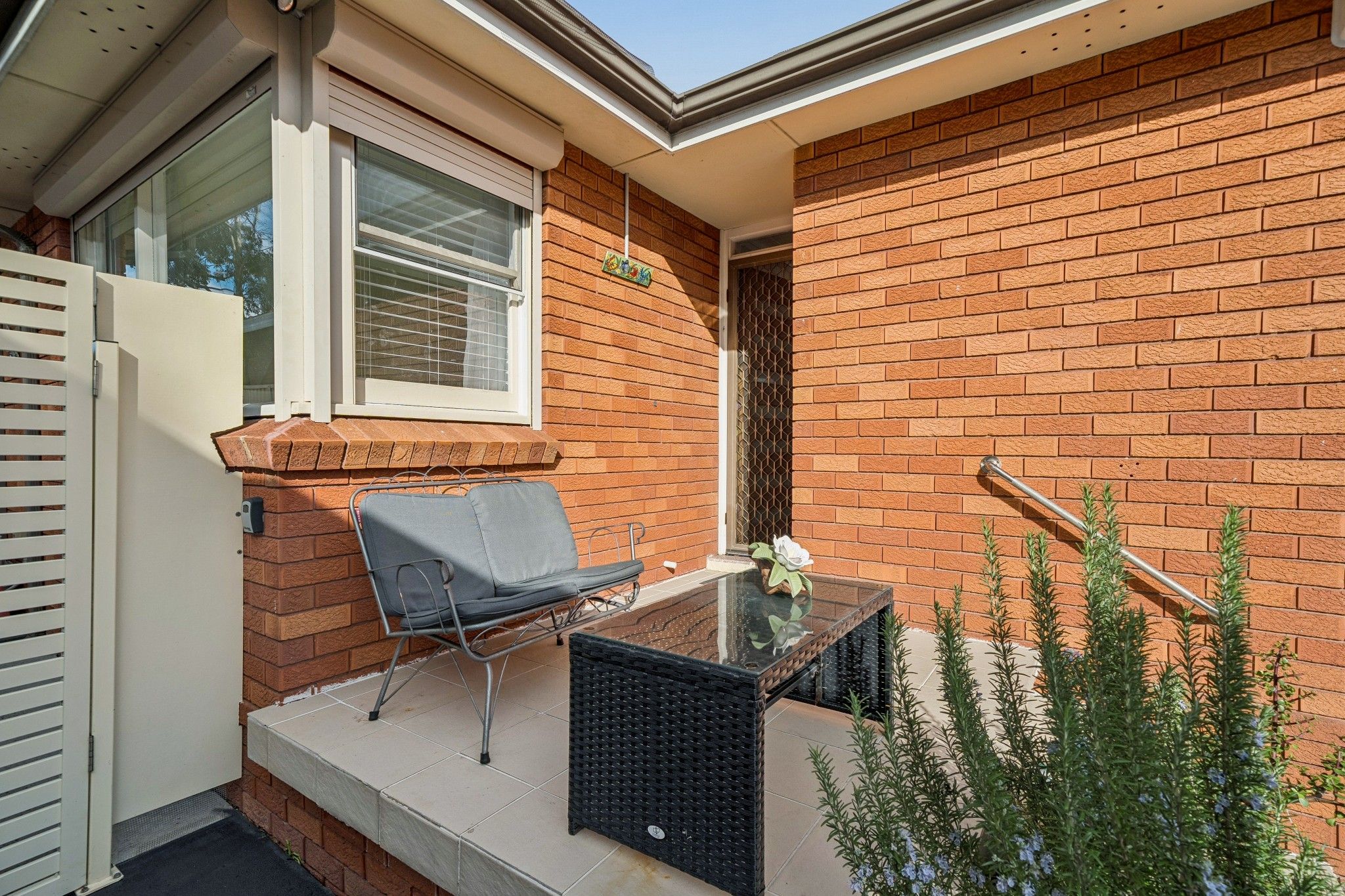 45 Fullerton Crescent — photo 13 of 26