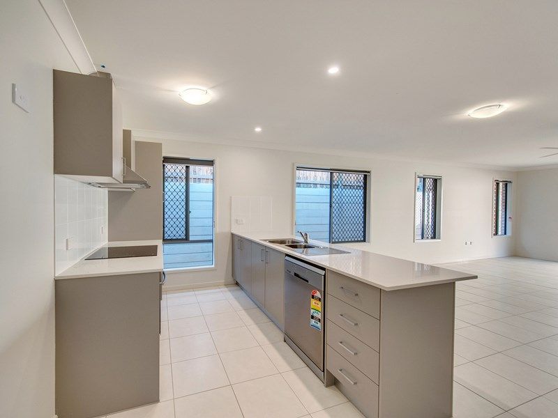 SPRING MOUNTAIN, QLD 4300