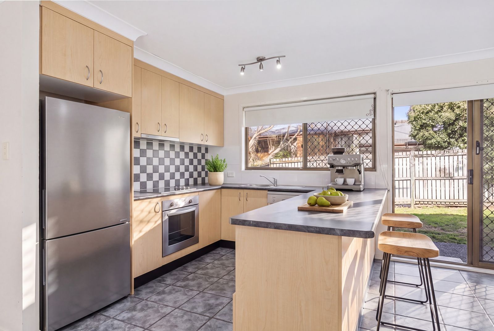3/10 Sara Street — photo 5 of 14