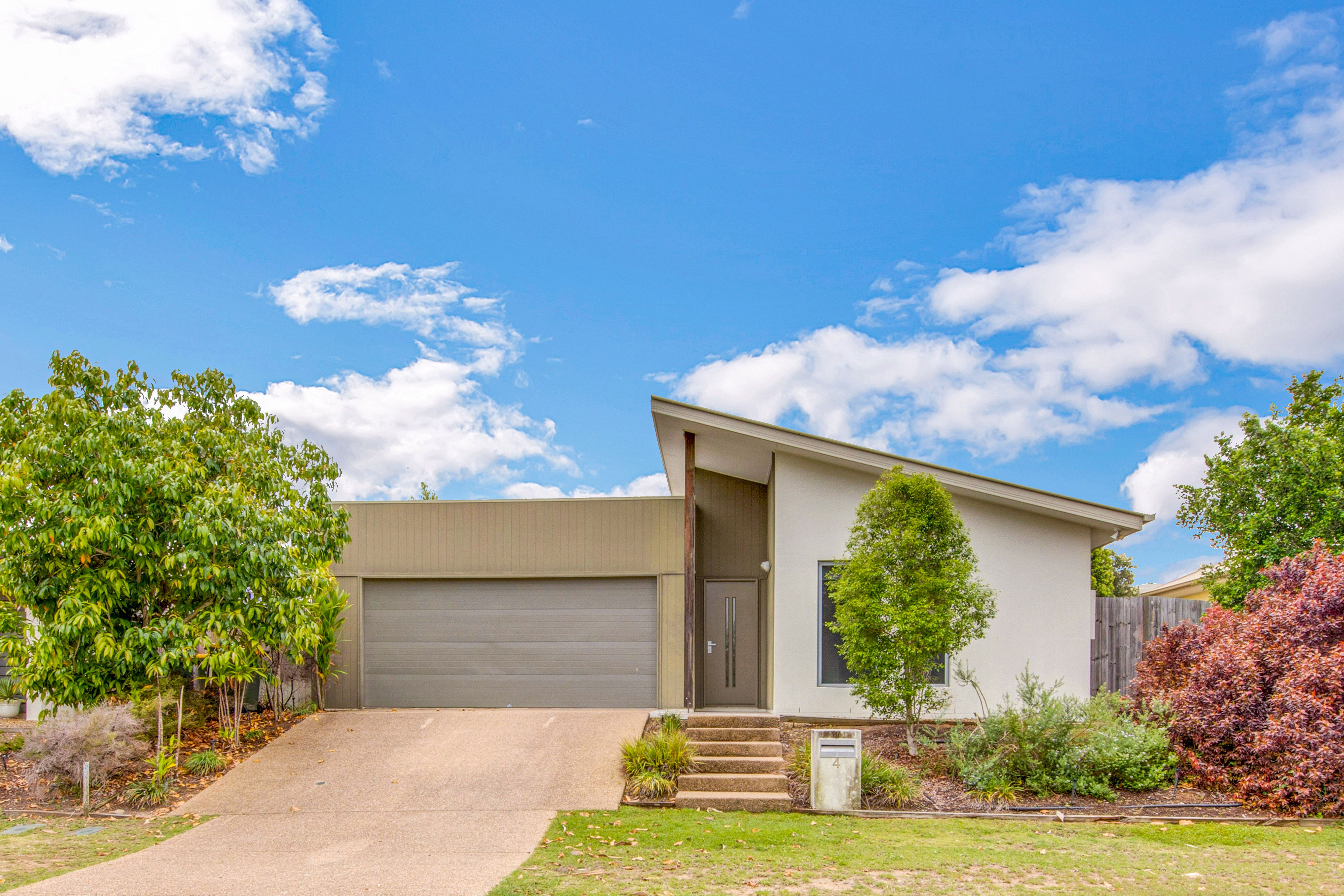 4 Boonderee Place, New Auckland, QLD 4680