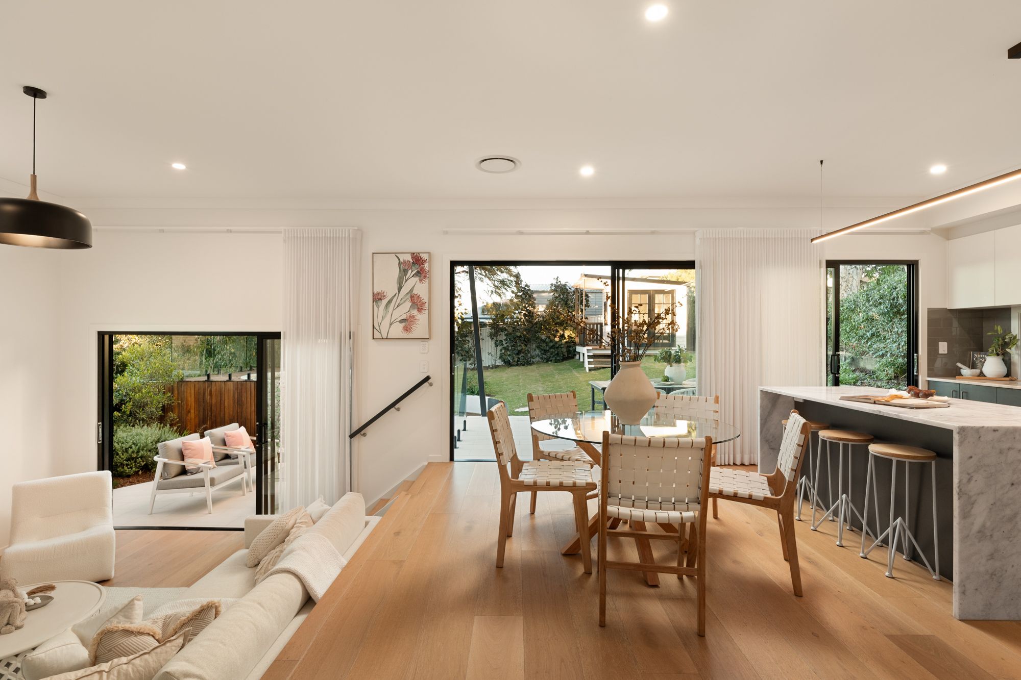 12 Quebec Avenue, Camp Hill, QLD 4152