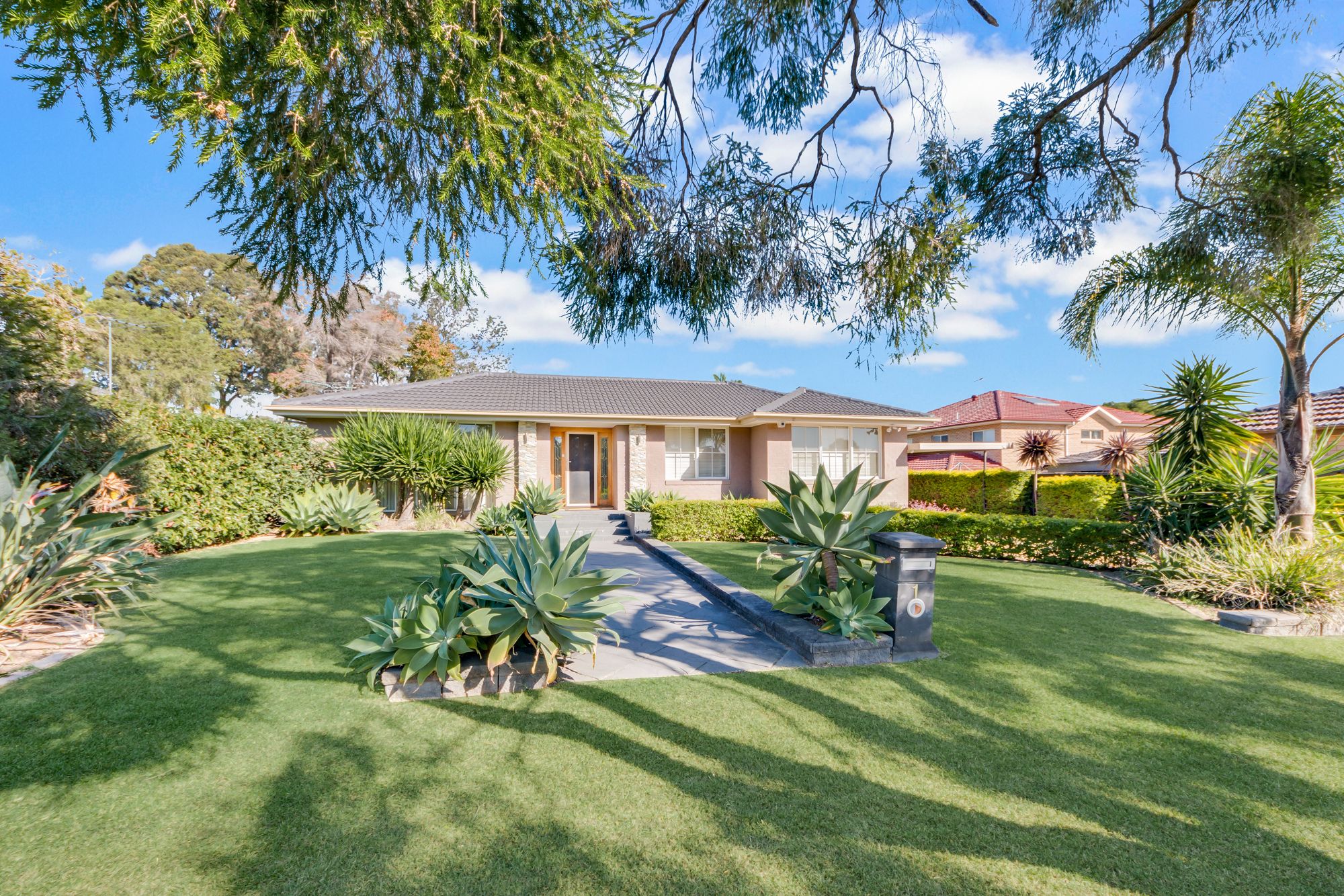 1 Falcon Place, Ingleburn, NSW 2565