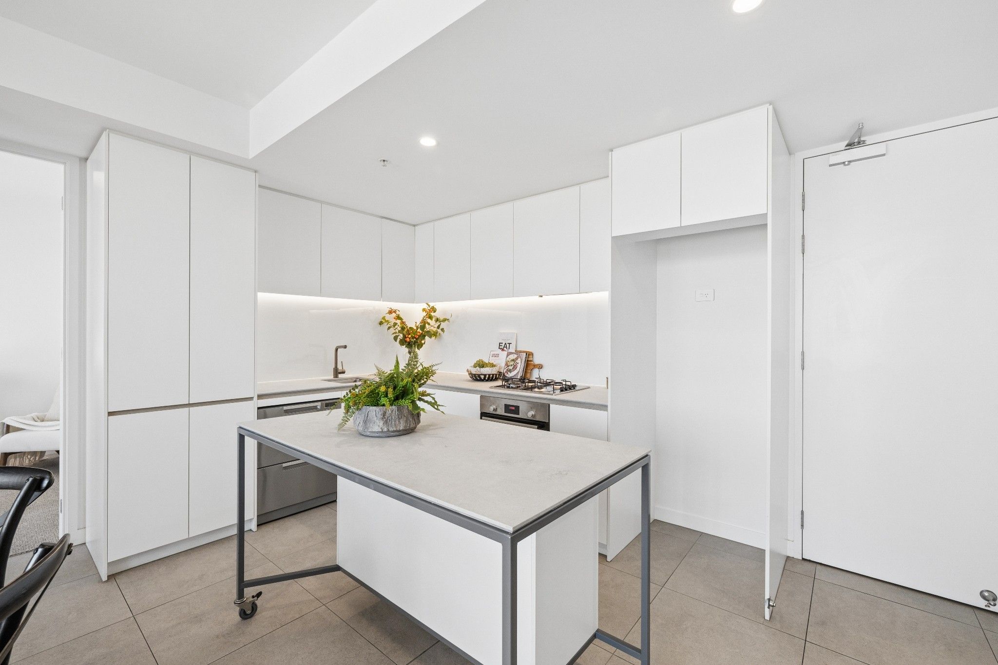 902/17 Penny Place — photo 6 of 24