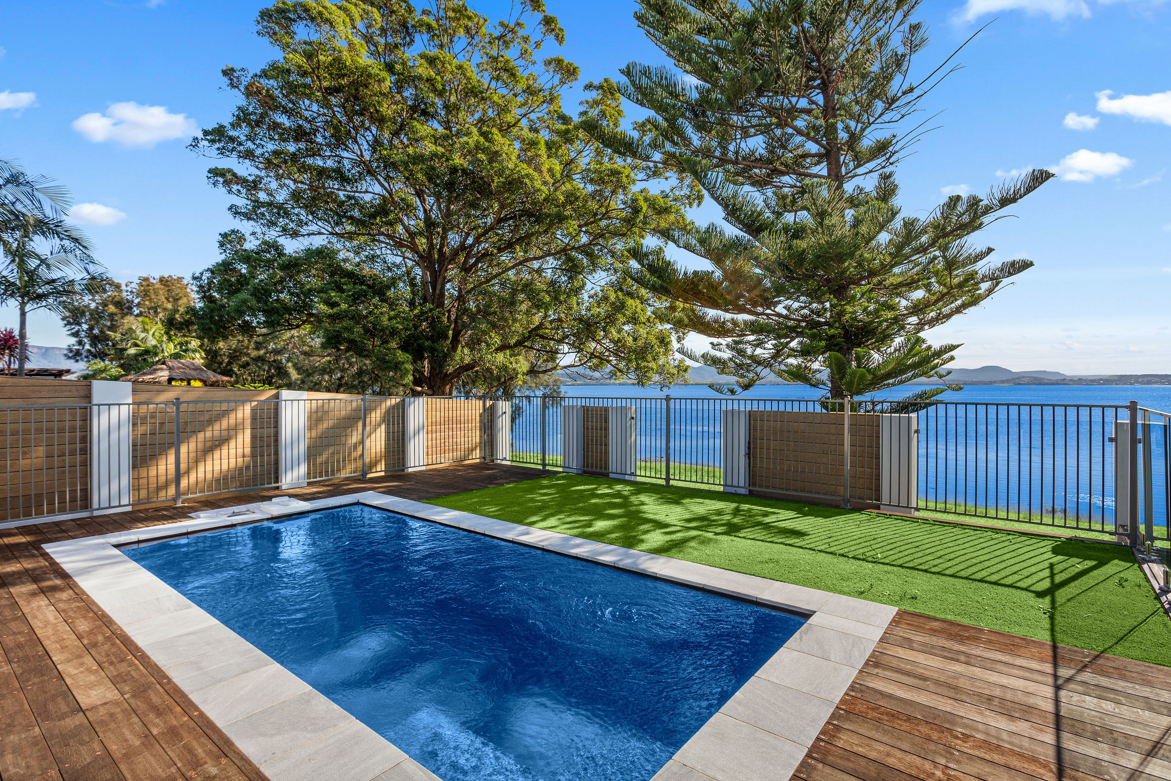 61 The Esplanade, Oak Flats, NSW 2529