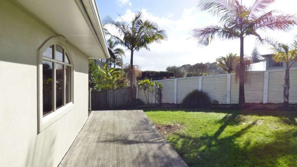 1076A Whangaparaoa Road photo 1