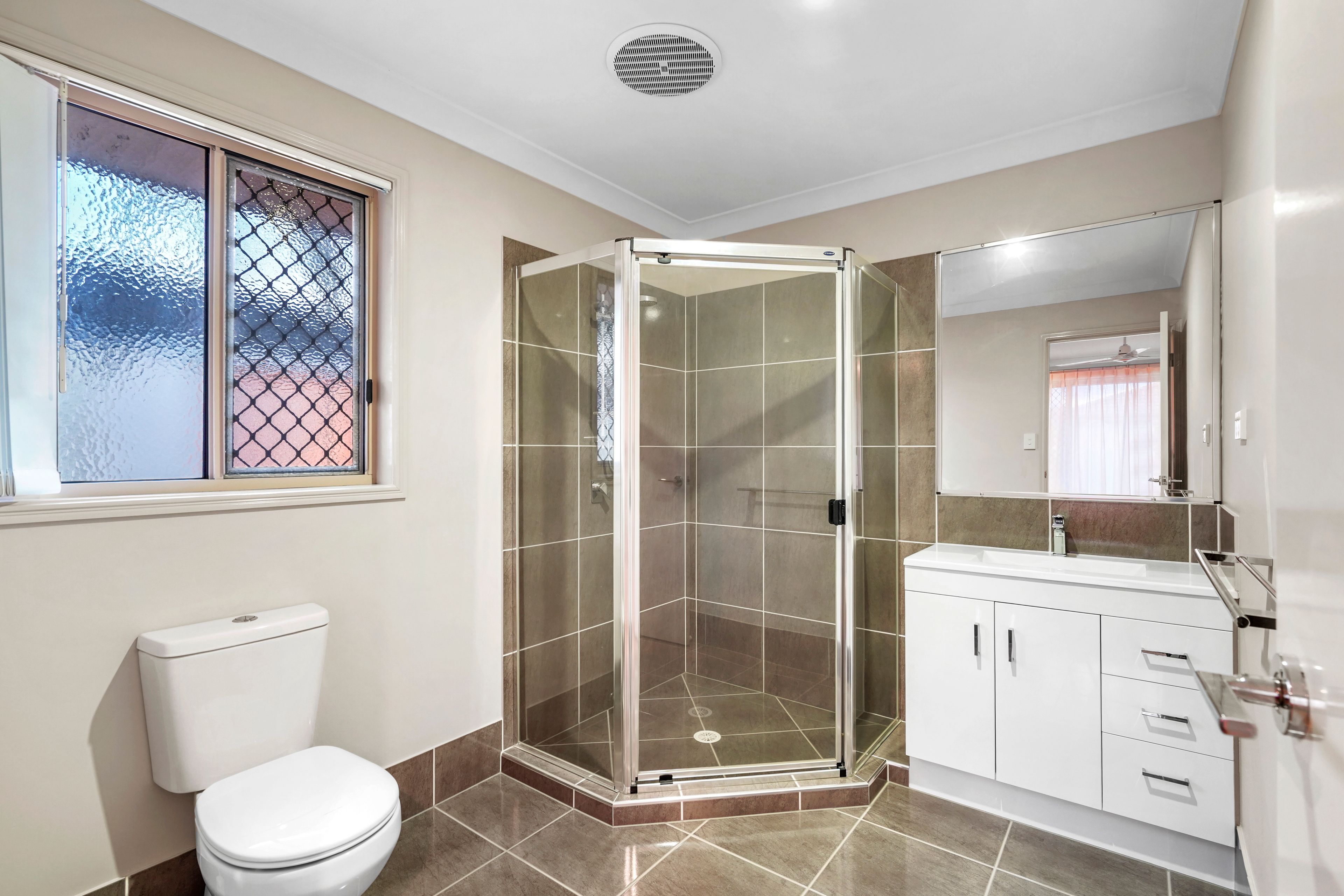 20 Kingsburgh Street — photo 8 of 15