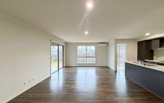 6 Parklea Way, THORNHILL PARK, VIC 3335
