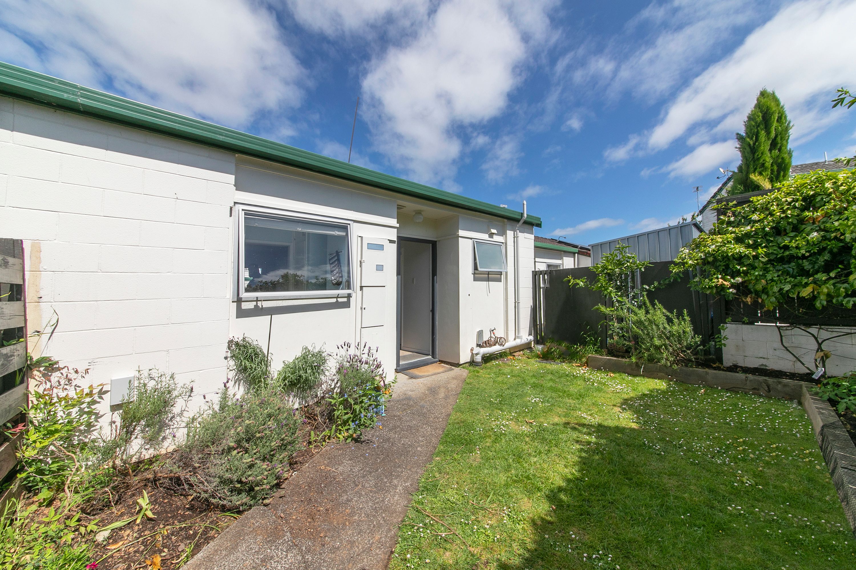16 Fred Woodward Place, Mount Roskill, Auckland City