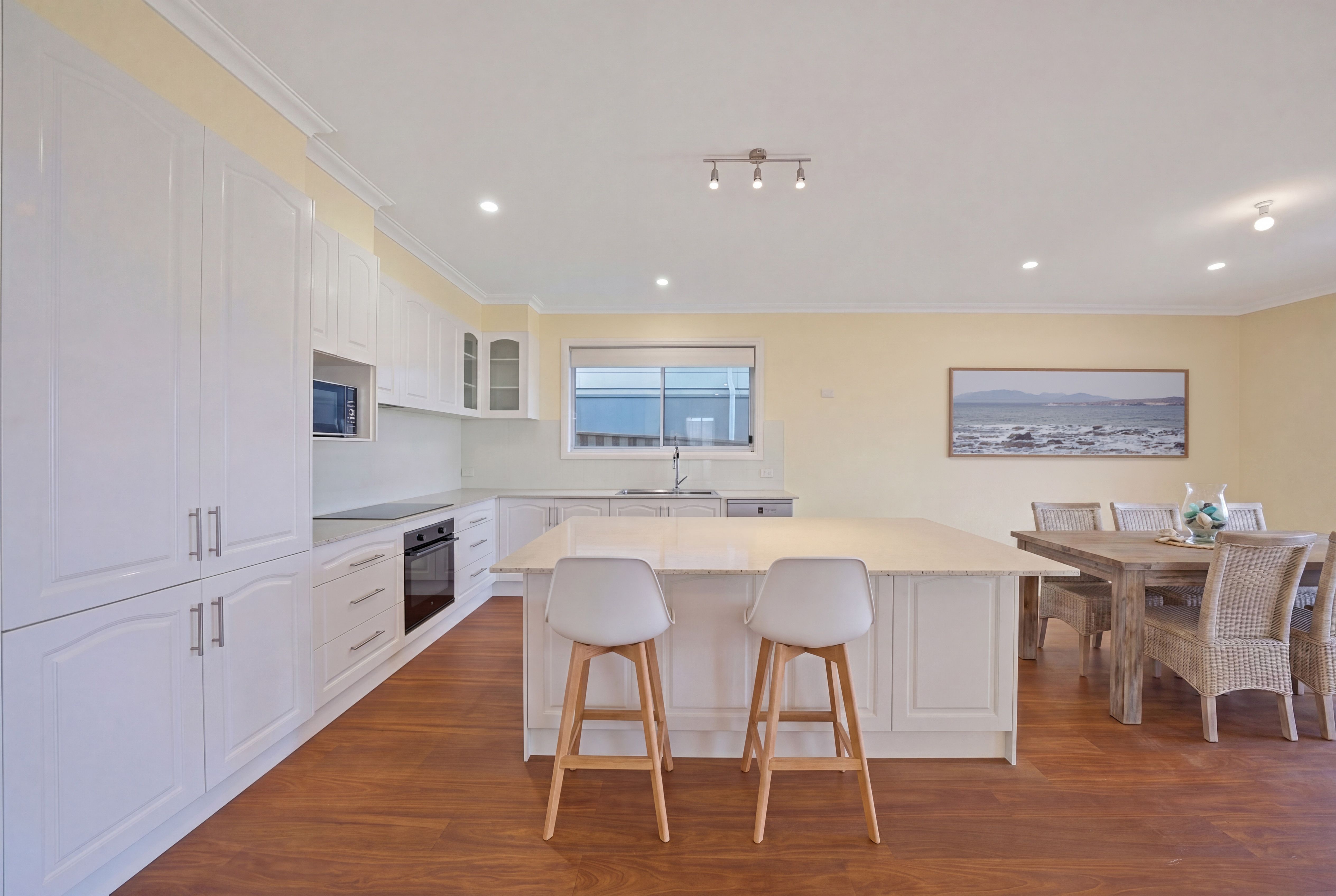 18 Sunnyspot Boulevard — photo 4 of 13