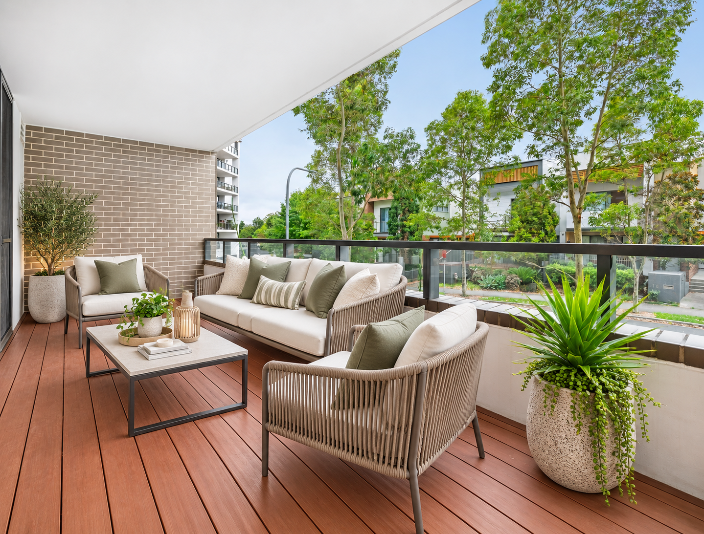 203s/5 Lardelli Drive — photo 4 of 9