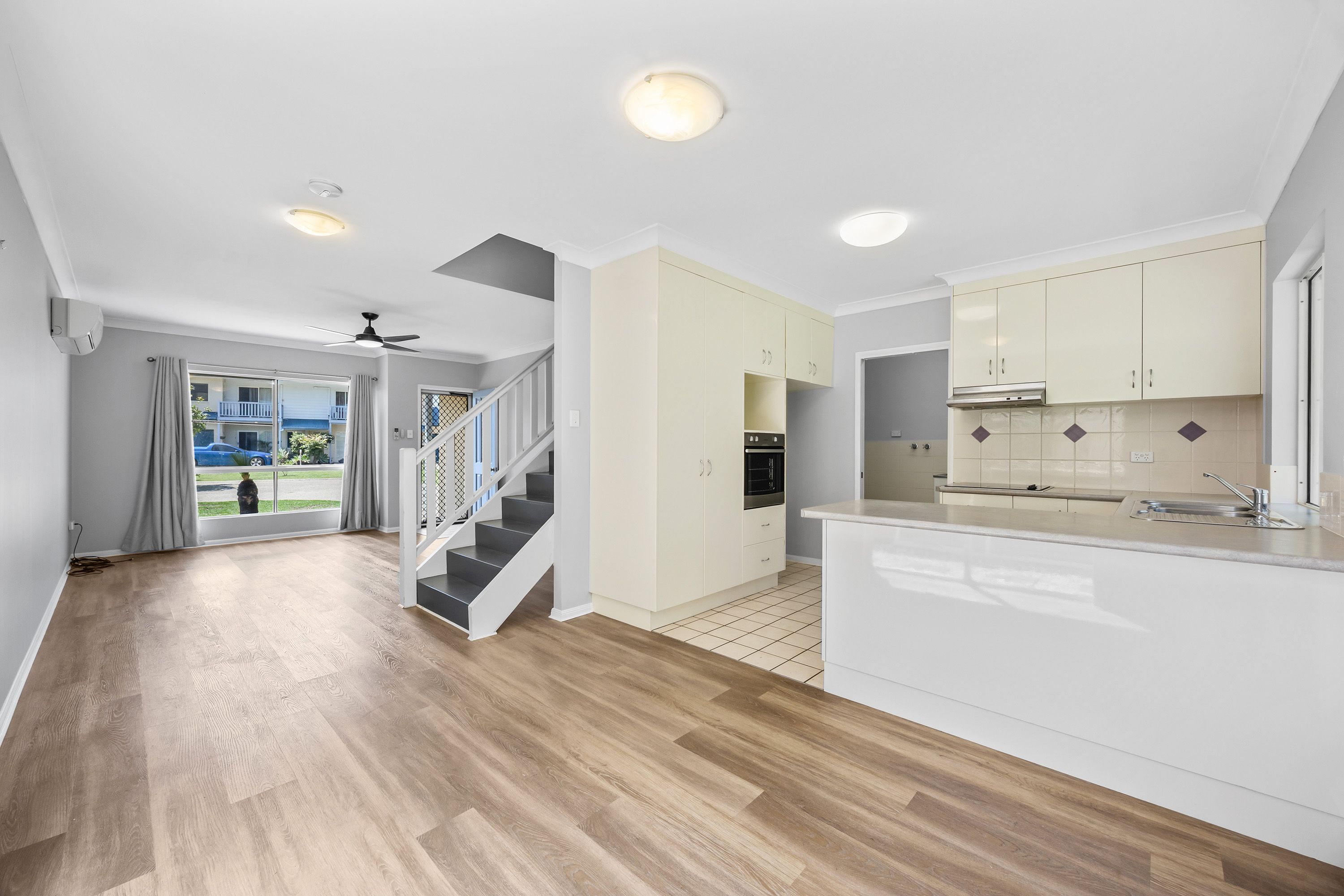 8/7 Pacific Court — photo 2 of 11