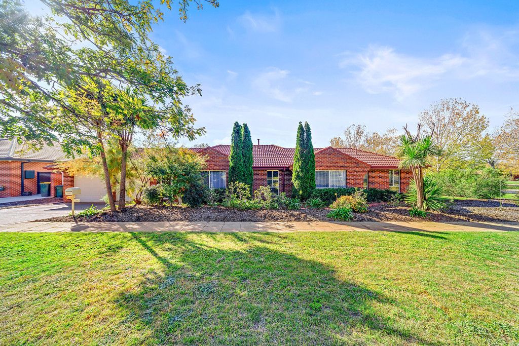 2 Warburton Street, Narrabundah ACT 2604