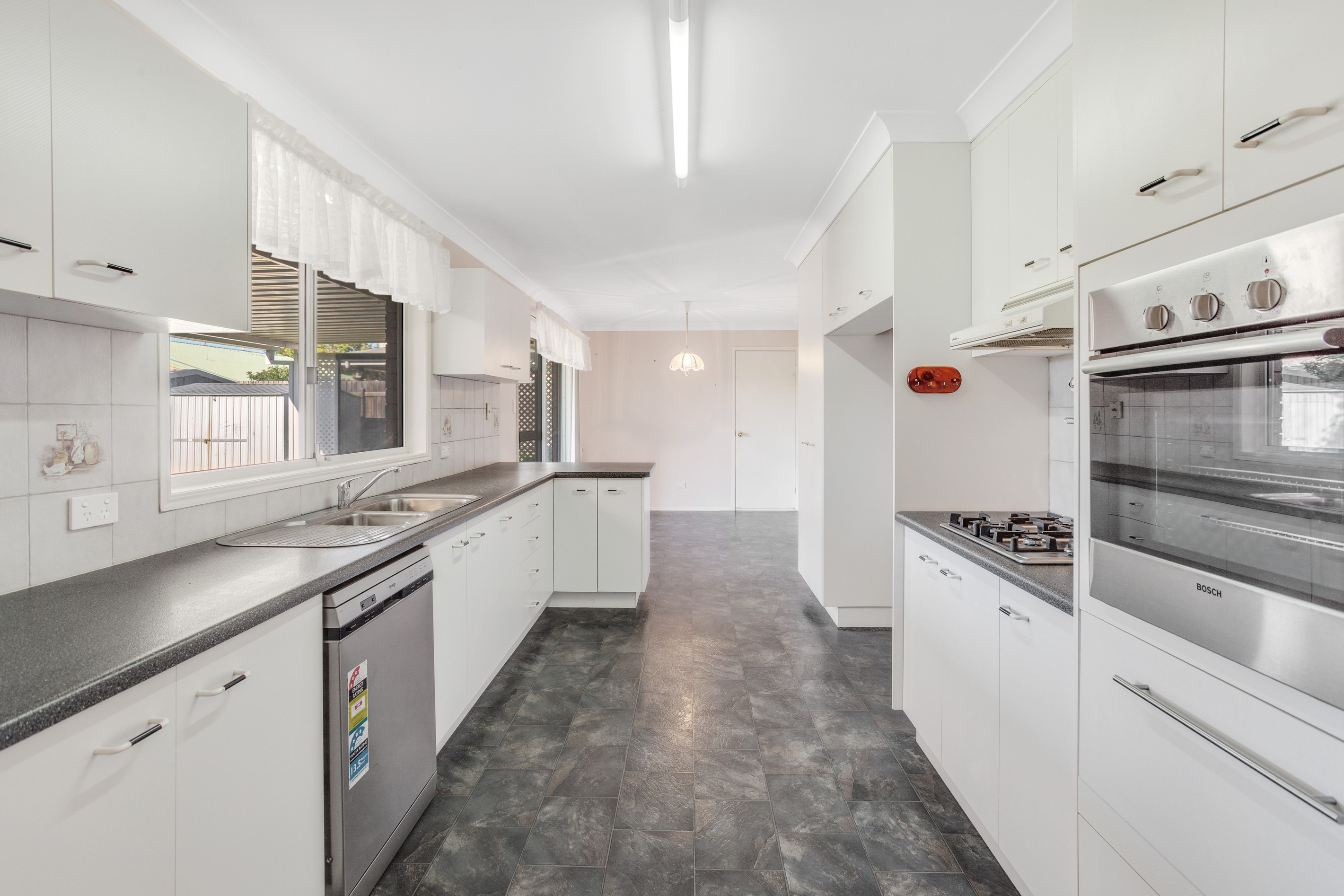 305 Stenner Street, Centenary Heights, QLD 4350
