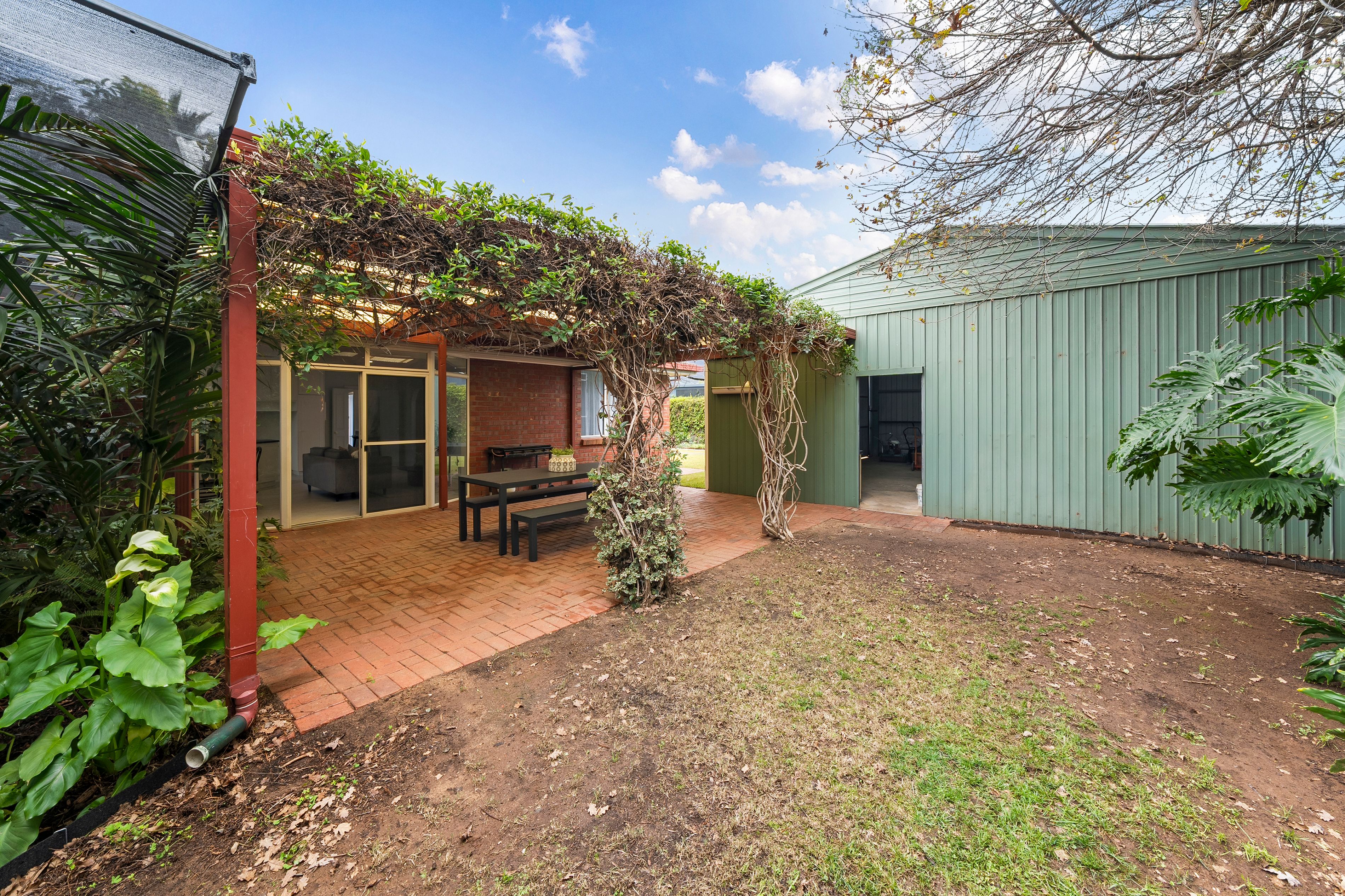 8 Zenobia Crescent — photo 14 of 15