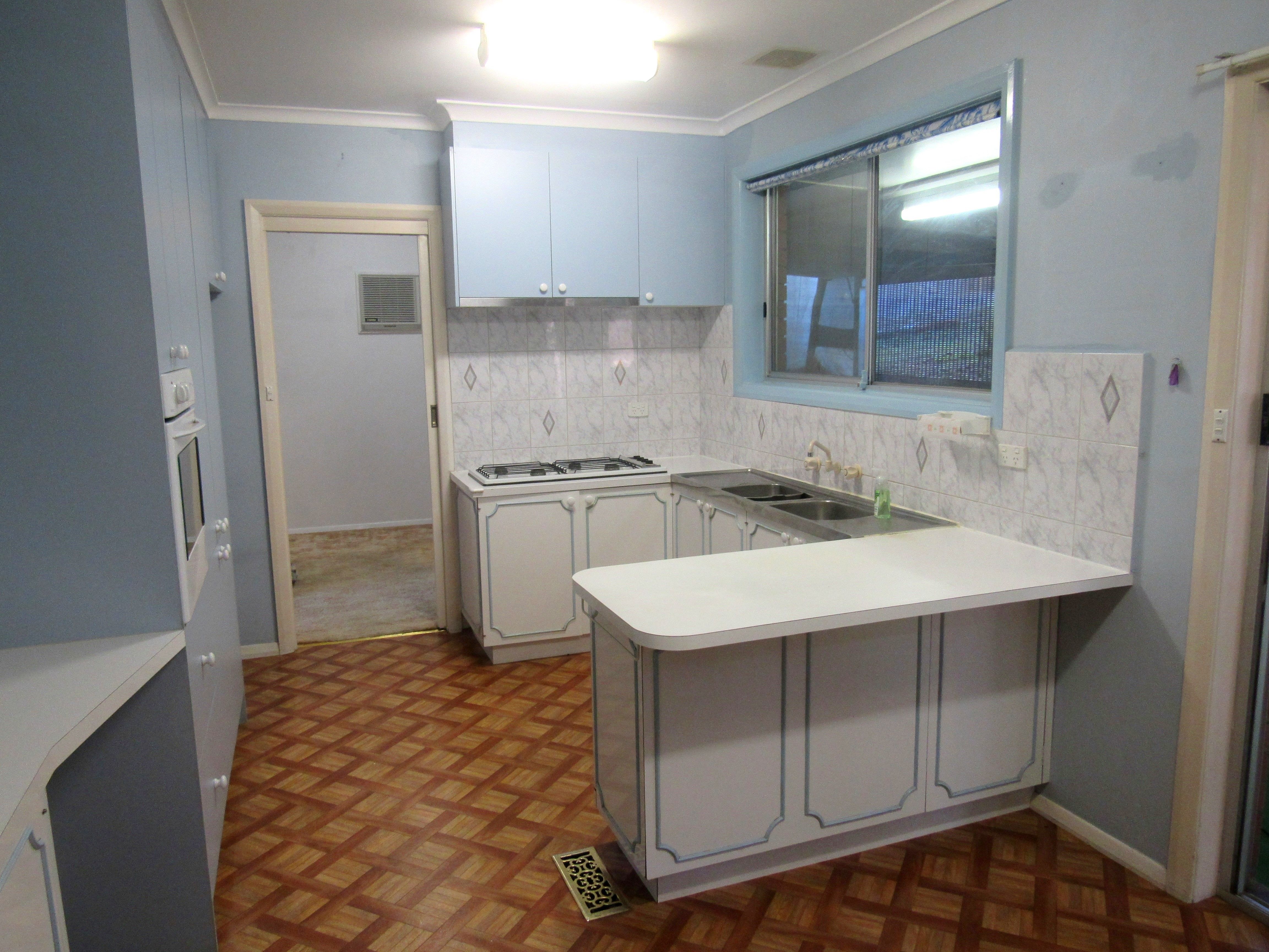 218 Manchester Road — photo 4 of 6