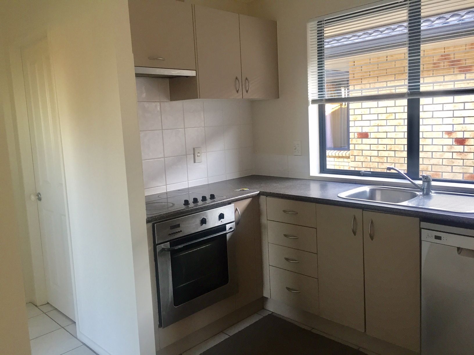 2/9A Araminta Place, Beachlands, Manukau City