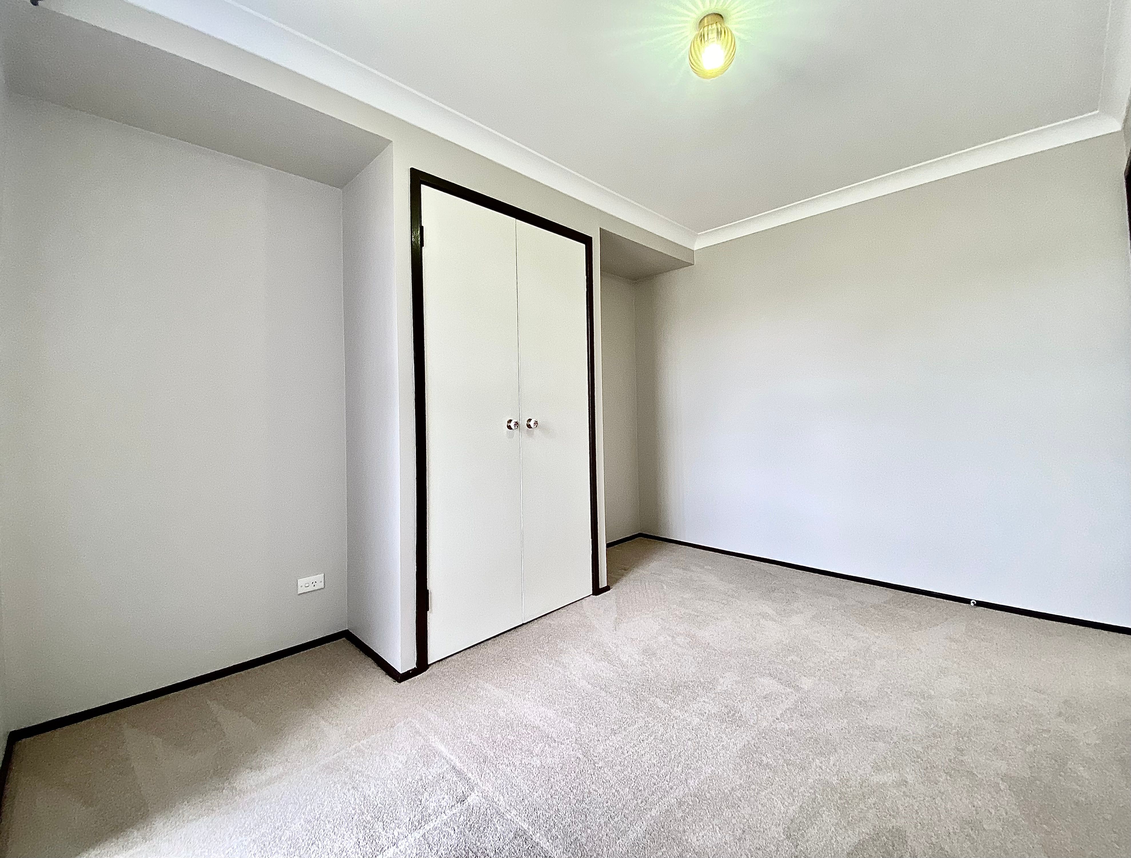 5 Giles Crescent — photo 8 of 16