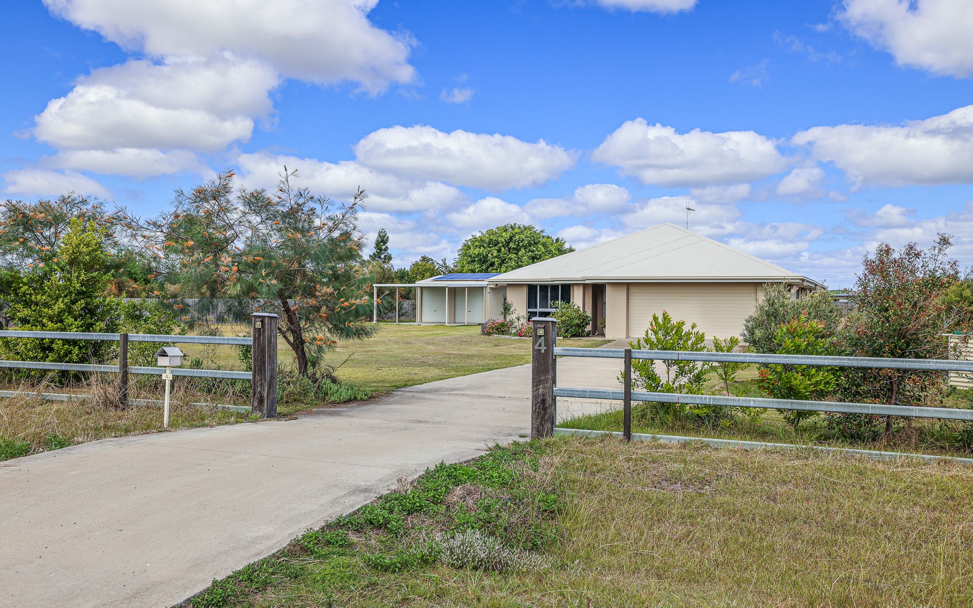 4 Carnarvon Court, Branyan, QLD 4670