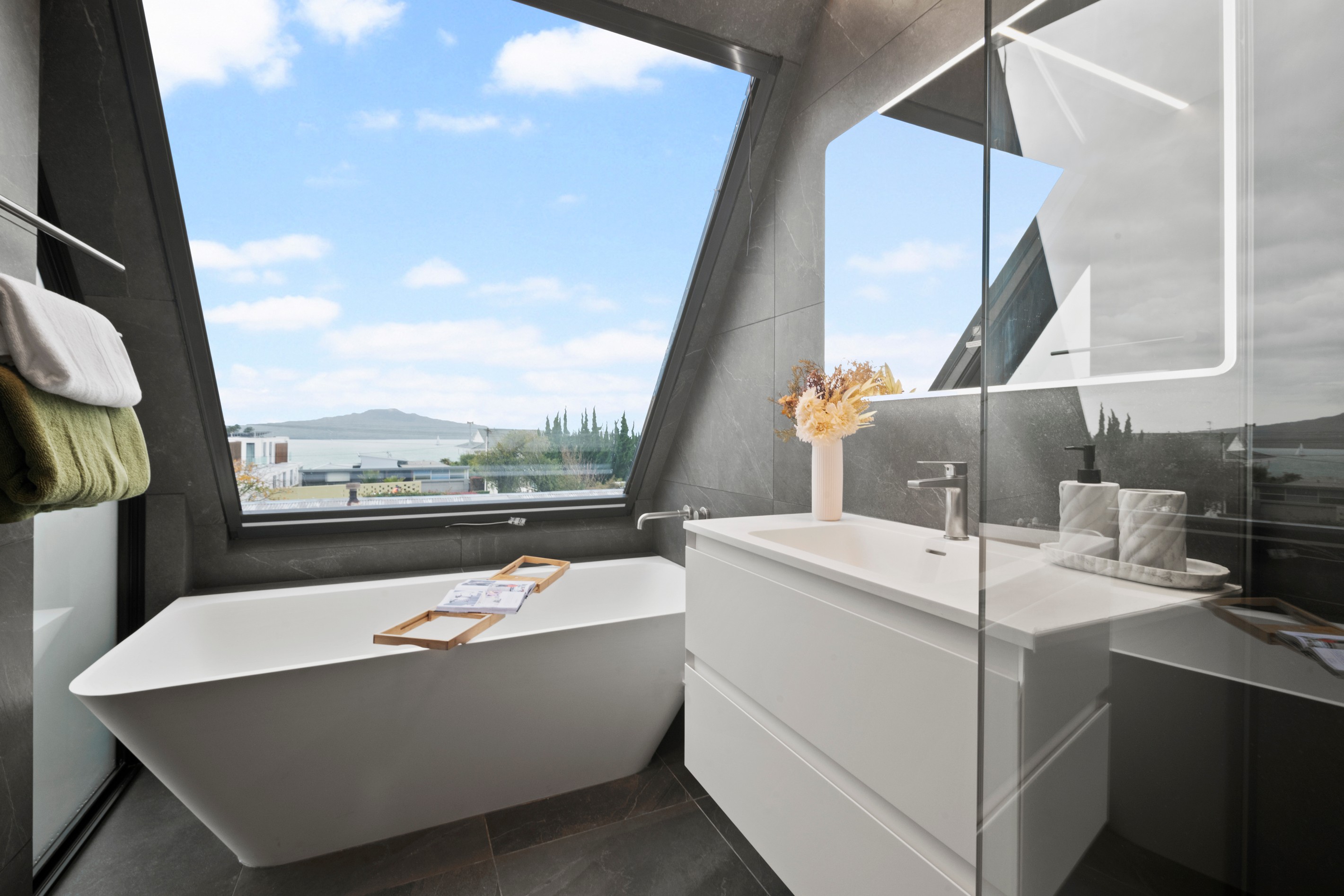 48C Merani Street, Belmont, North Shore City