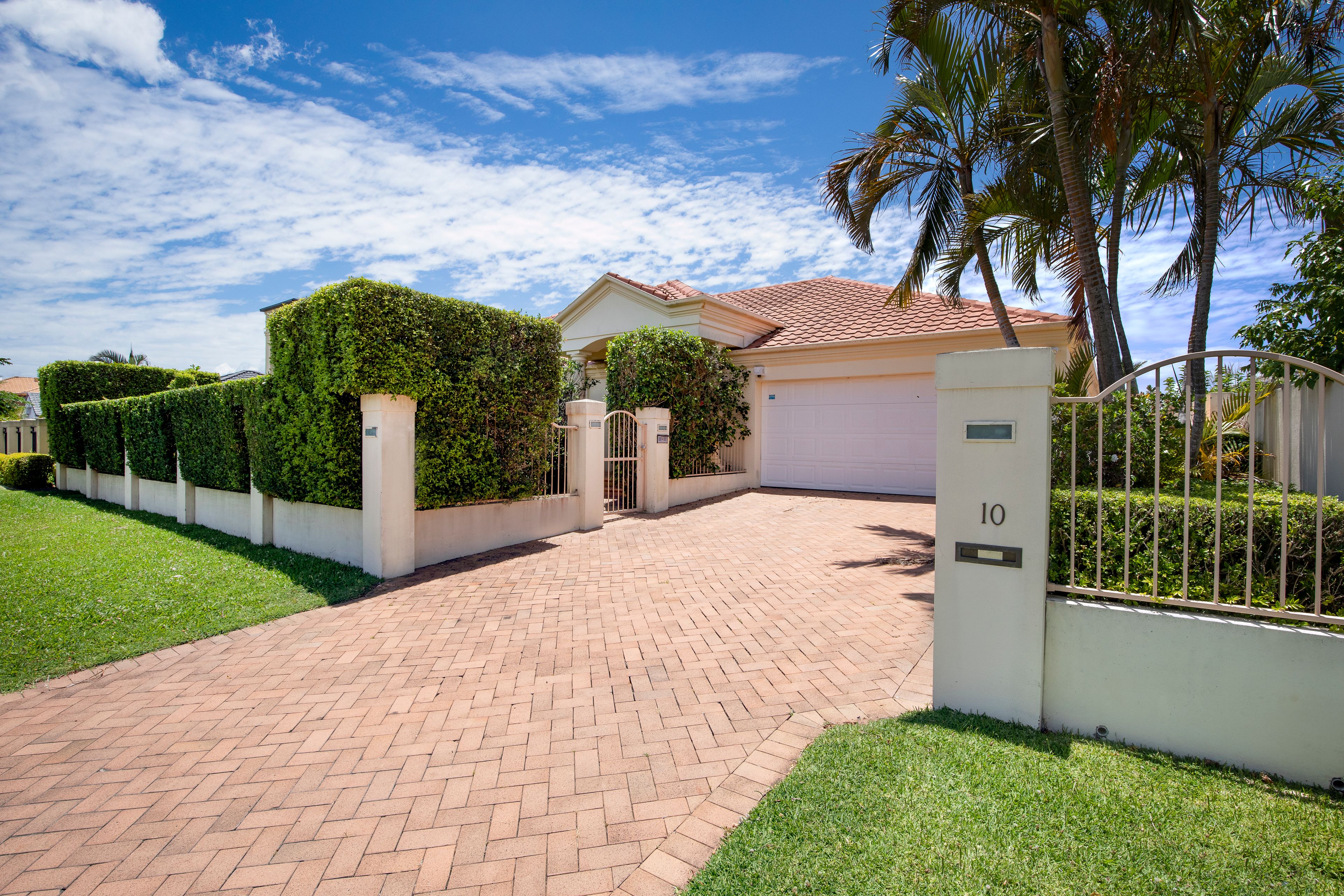 10 Deborah Avenue, Benowa Waters, QLD 4217