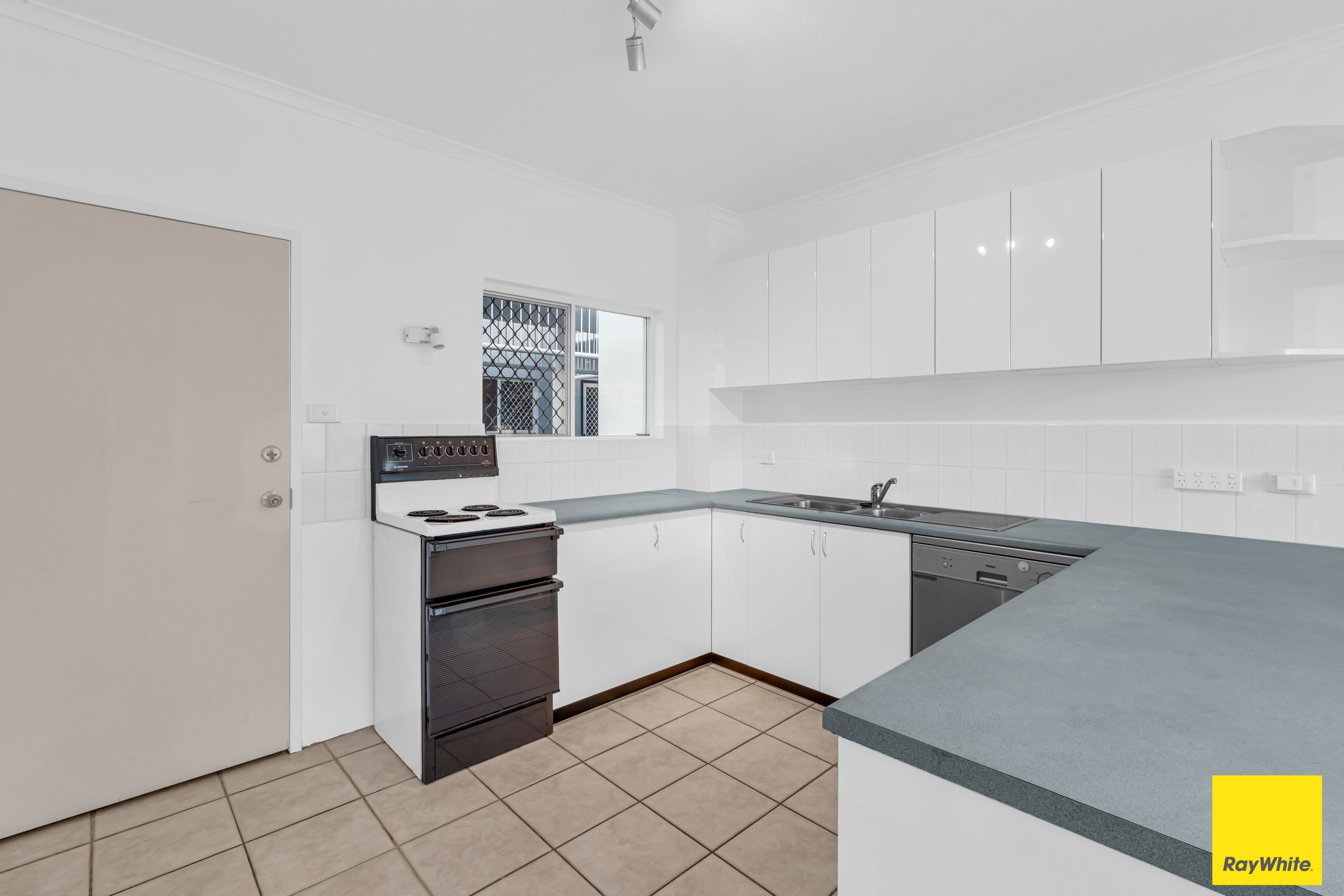 204/219-225 Mcleod Street, Cairns North, QLD 4870