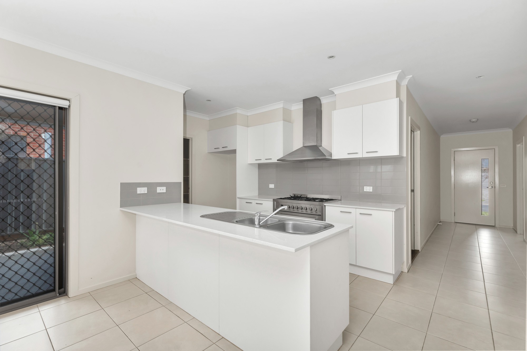 28 Miniata Way, MANOR LAKES, VIC 3024