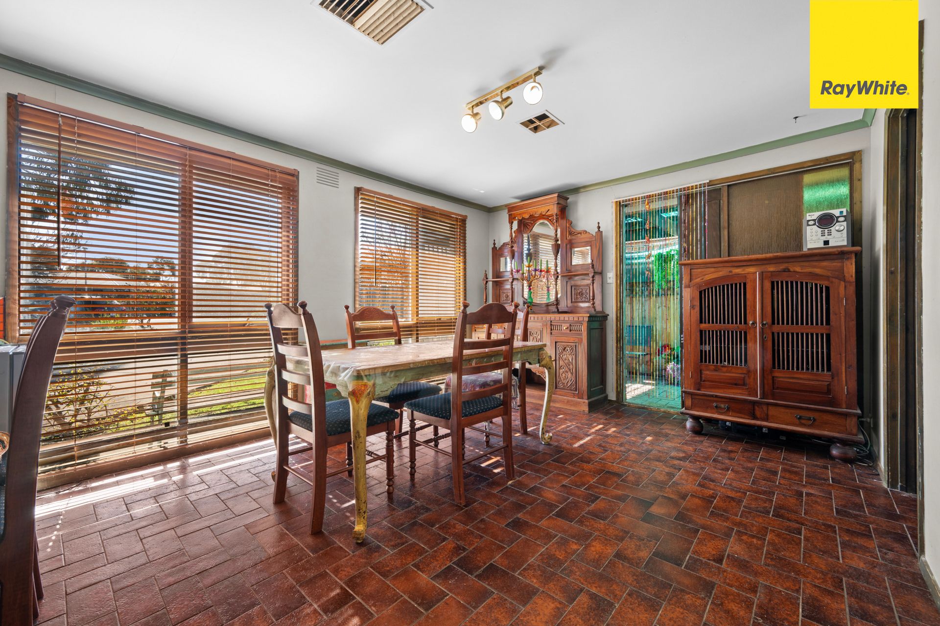 5 Karen Place — photo 3 of 18