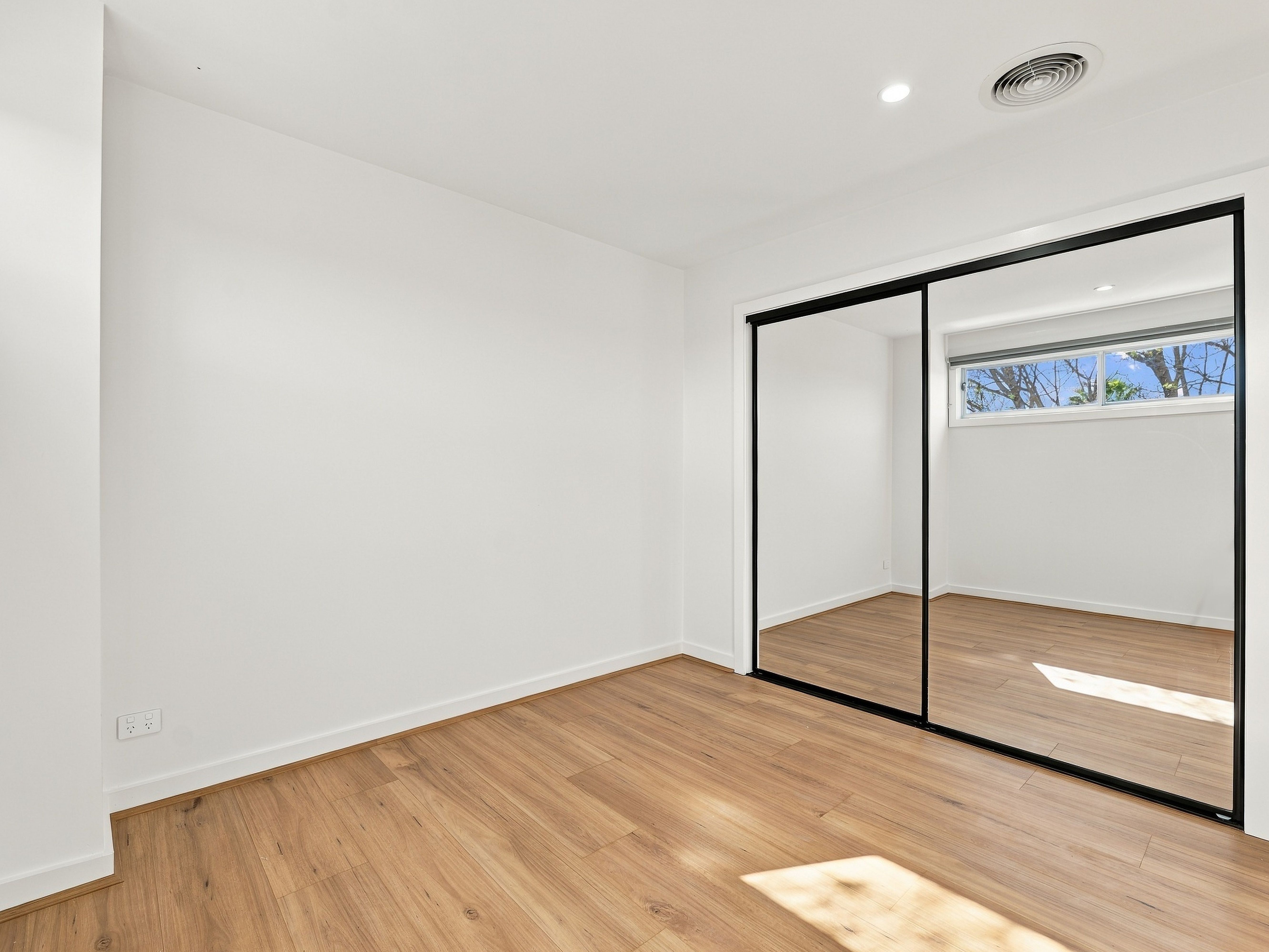 2/10 Davern Court — photo 9 of 25