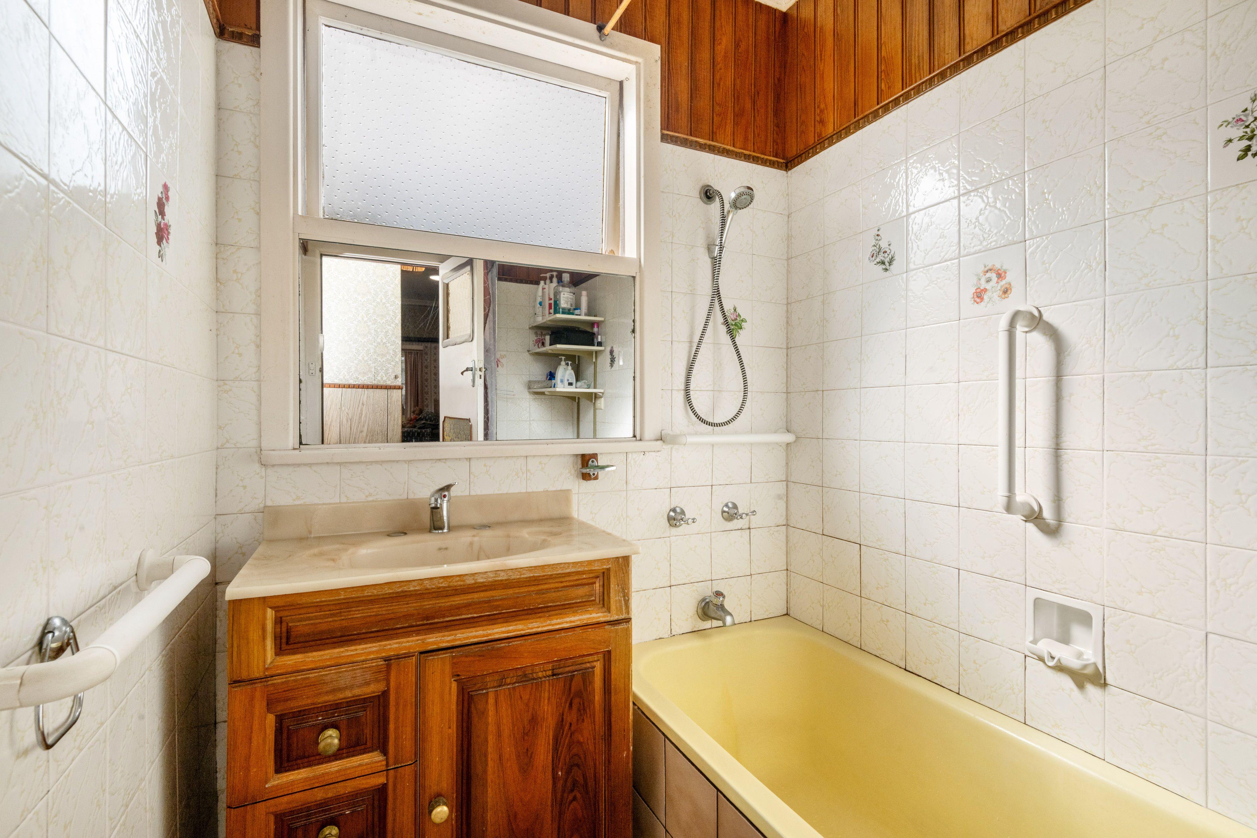 35 Ontario Avenue — photo 10 of 11