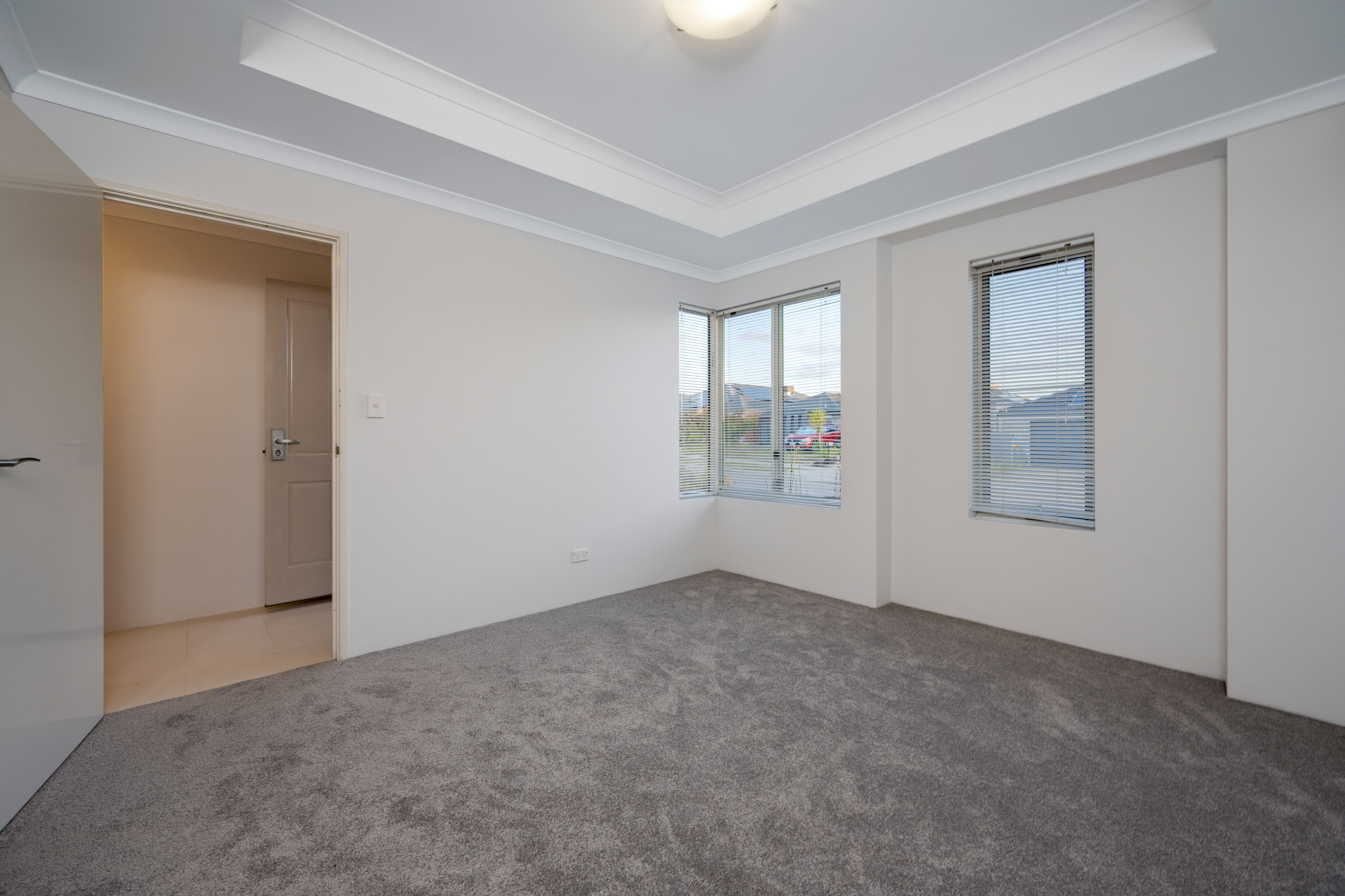 41 Oakbank Crescent — photo 15 of 25