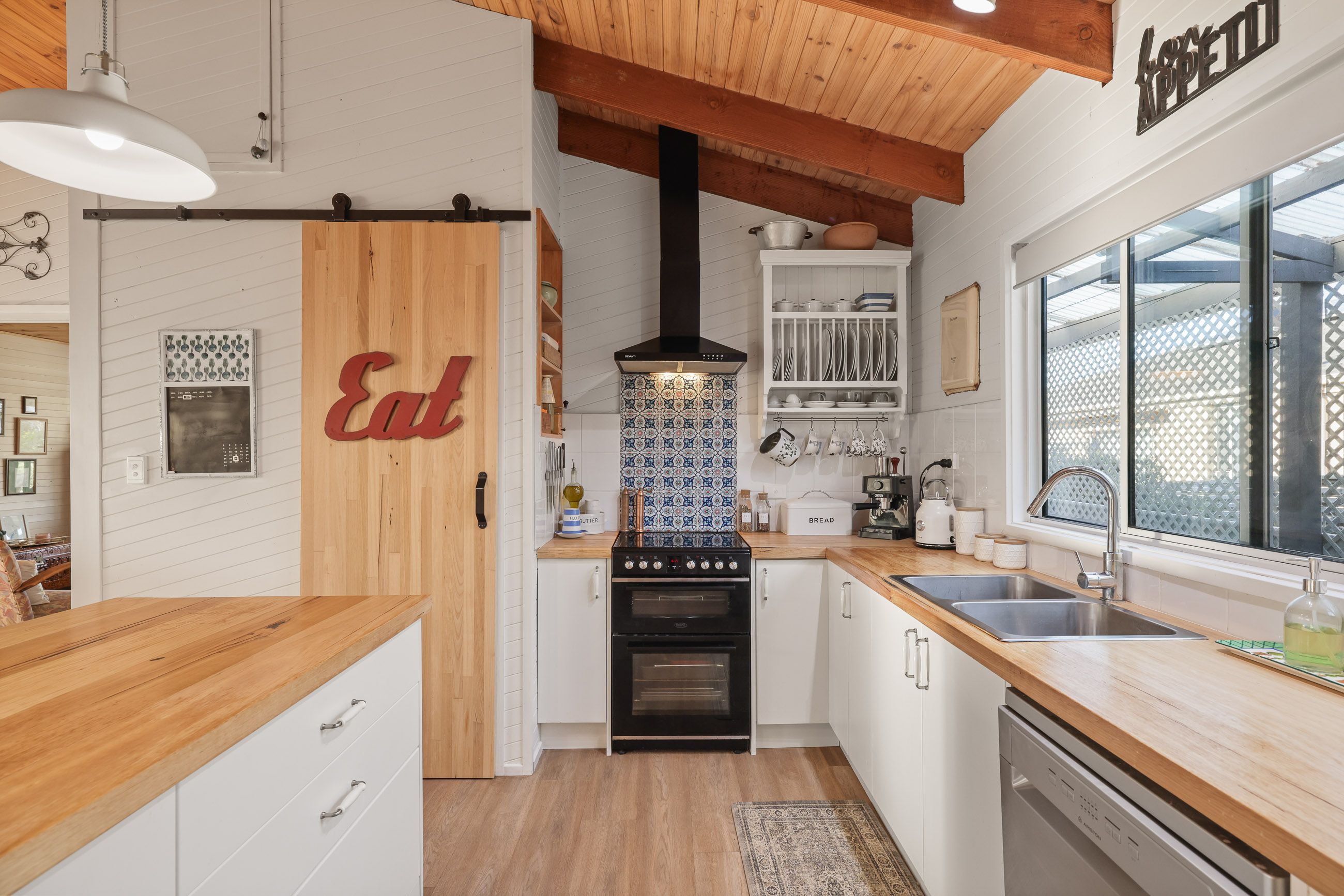 18 Bayview Avenue — photo 9 of 26
