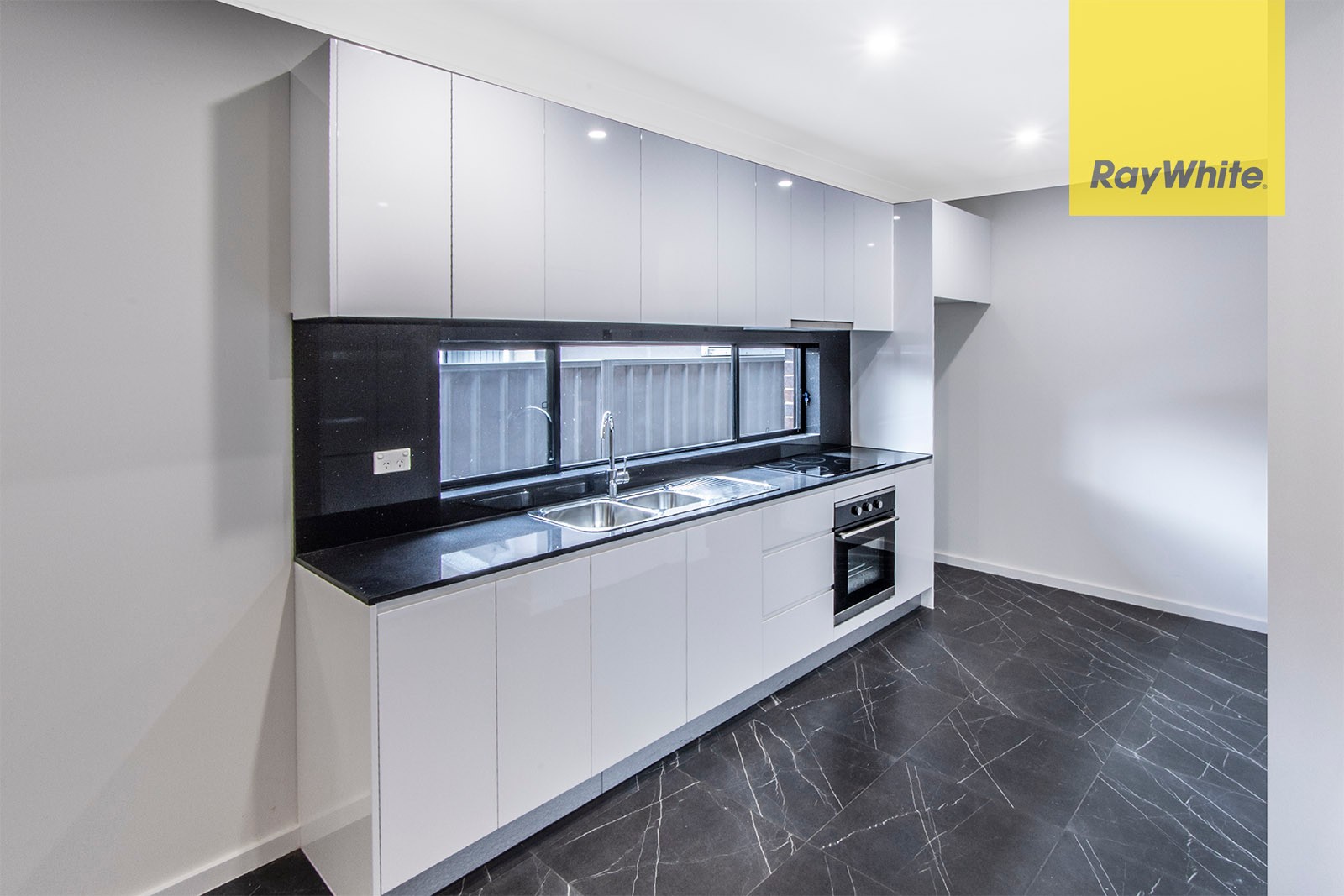 16A Halmahera Crescent, Lethbridge Park, NSW 2770