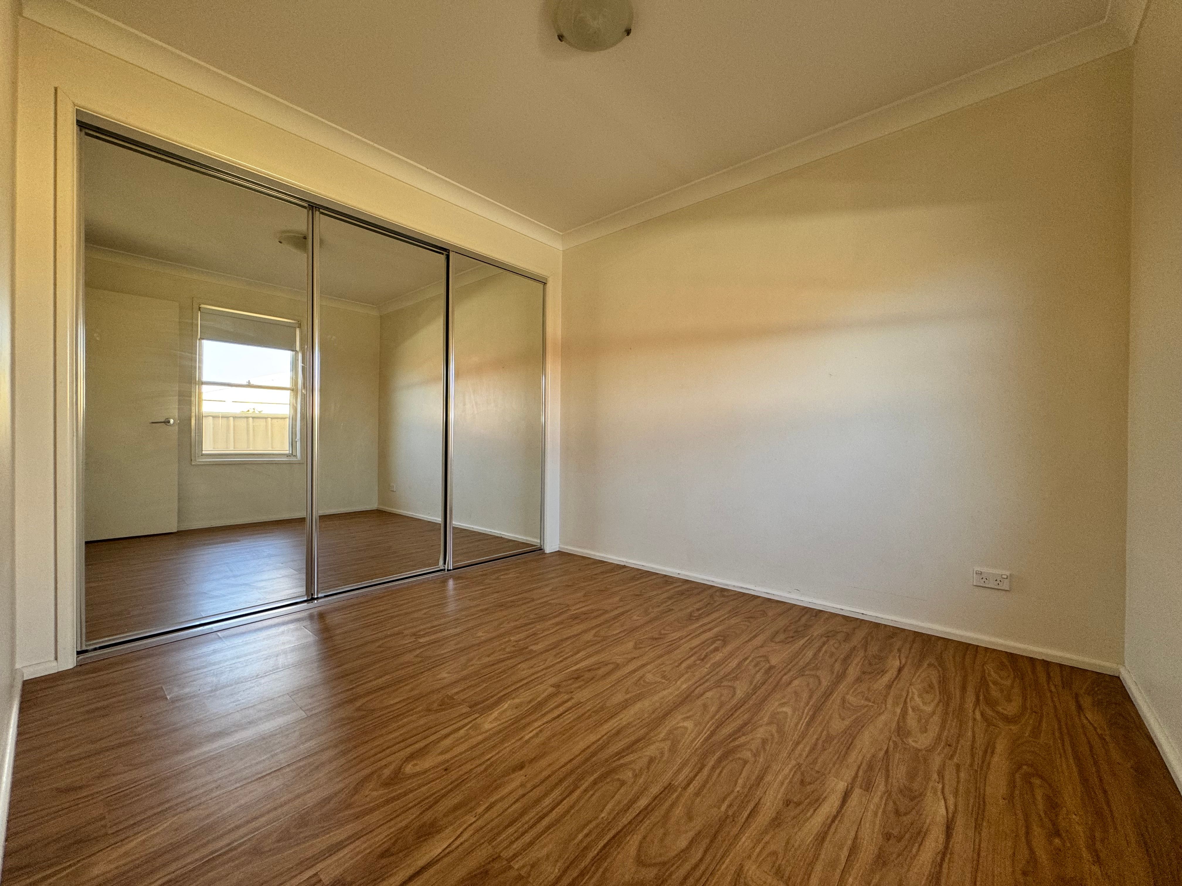 6a Oswald Crescent — photo 3 of 5