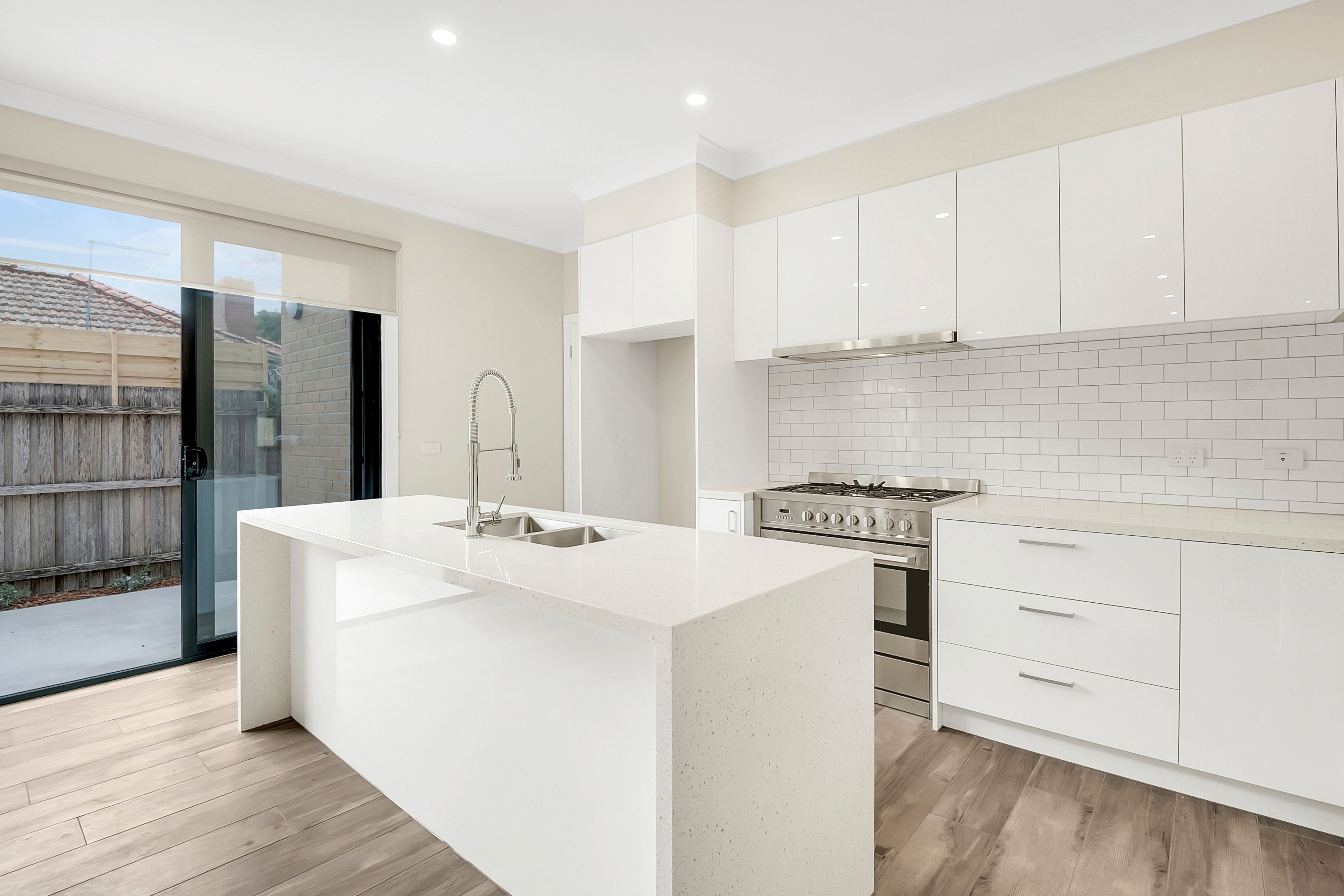 2/124 Scott Grove, Kingsbury, VIC 3083