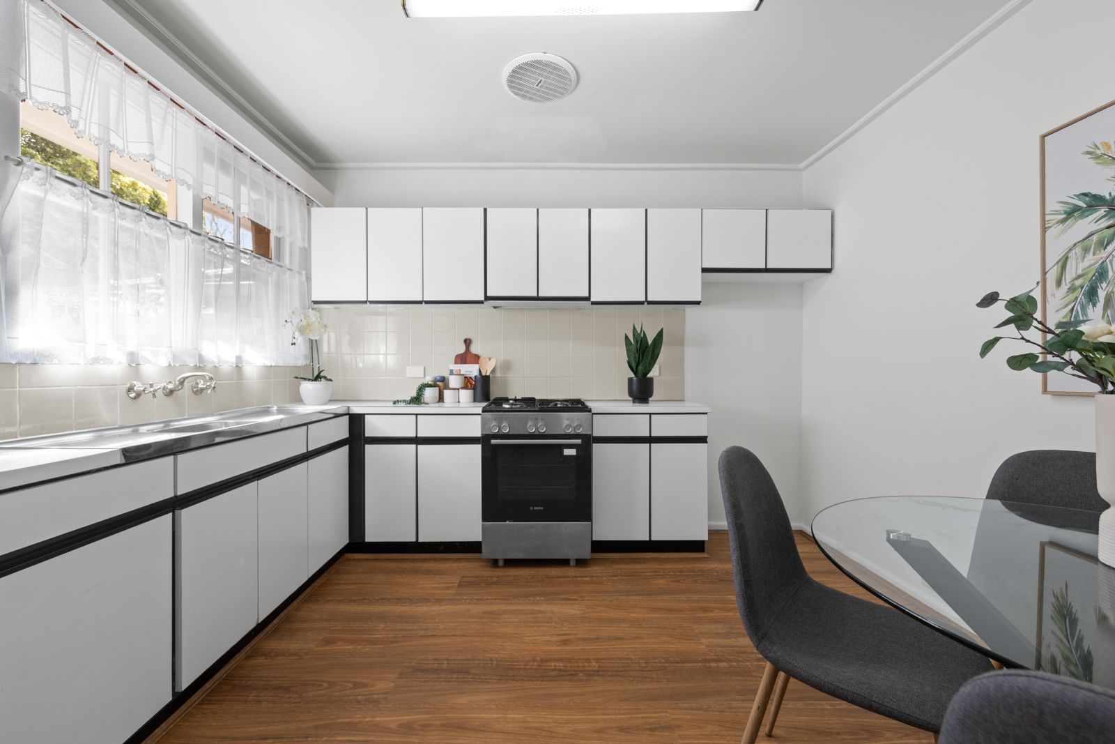2/4 Raynes Street — photo 5 of 13