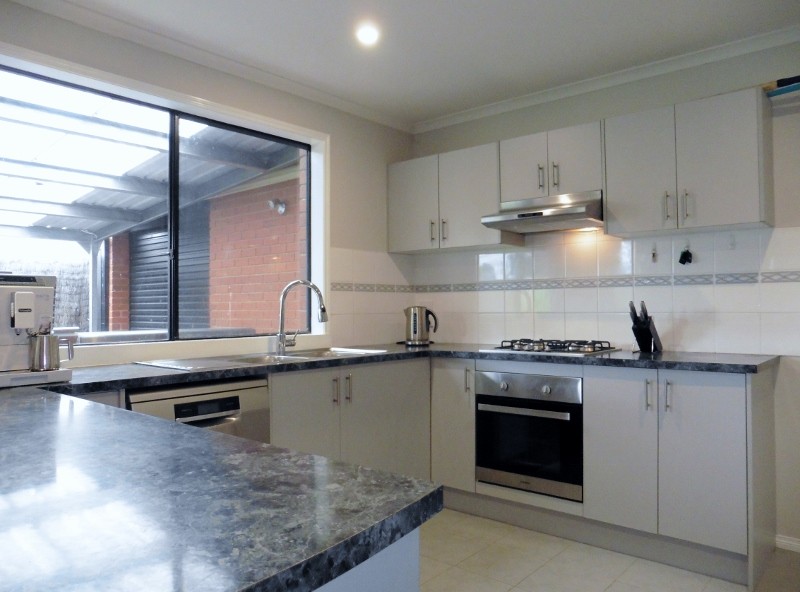 27 Alberton Drive, Cranbourne West, VIC 3977
