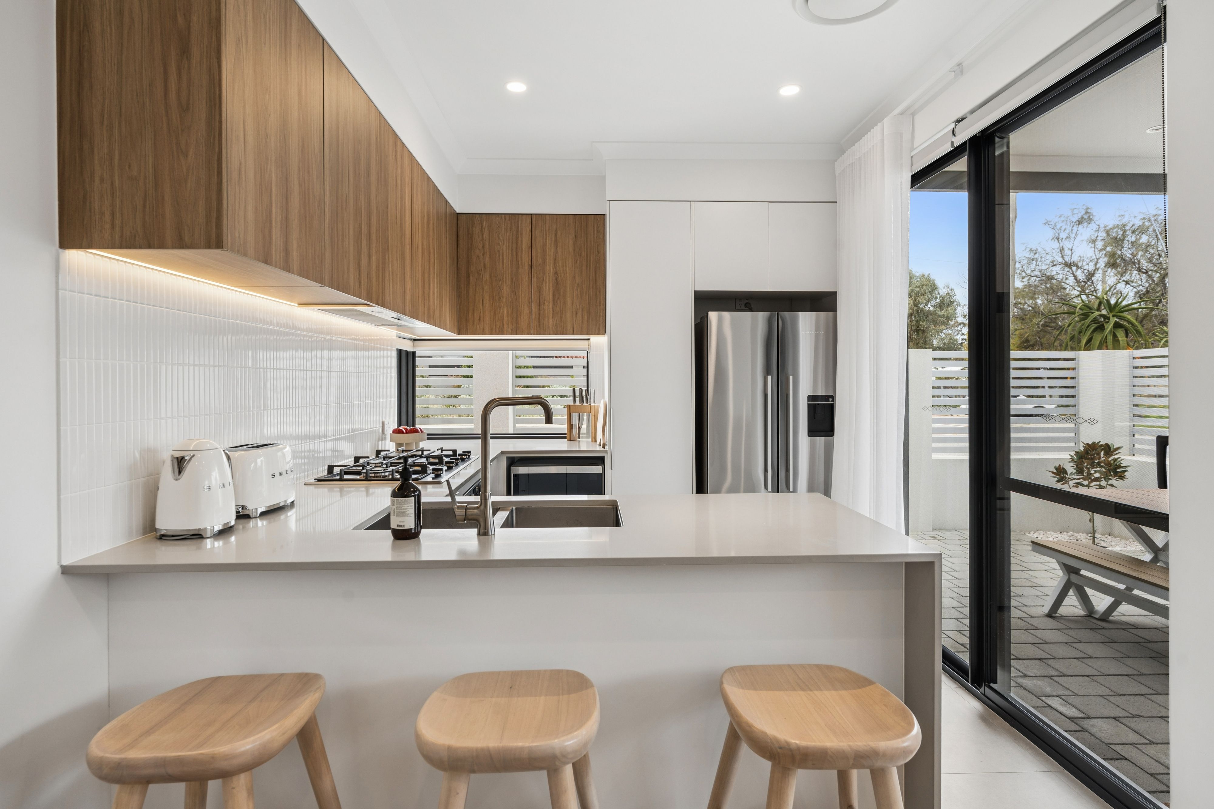 1/8 Koombana Way — photo 2 of 27