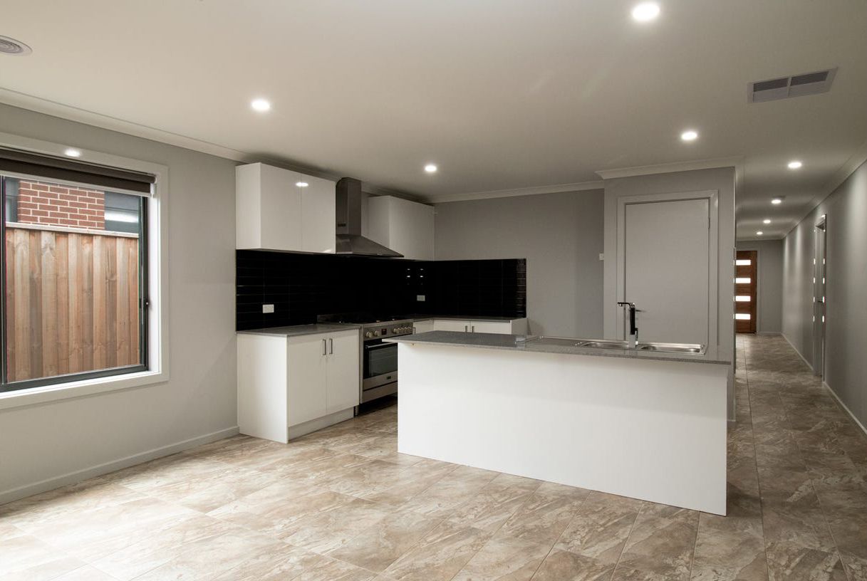 13 Yolanda Street — photo 2 of 9