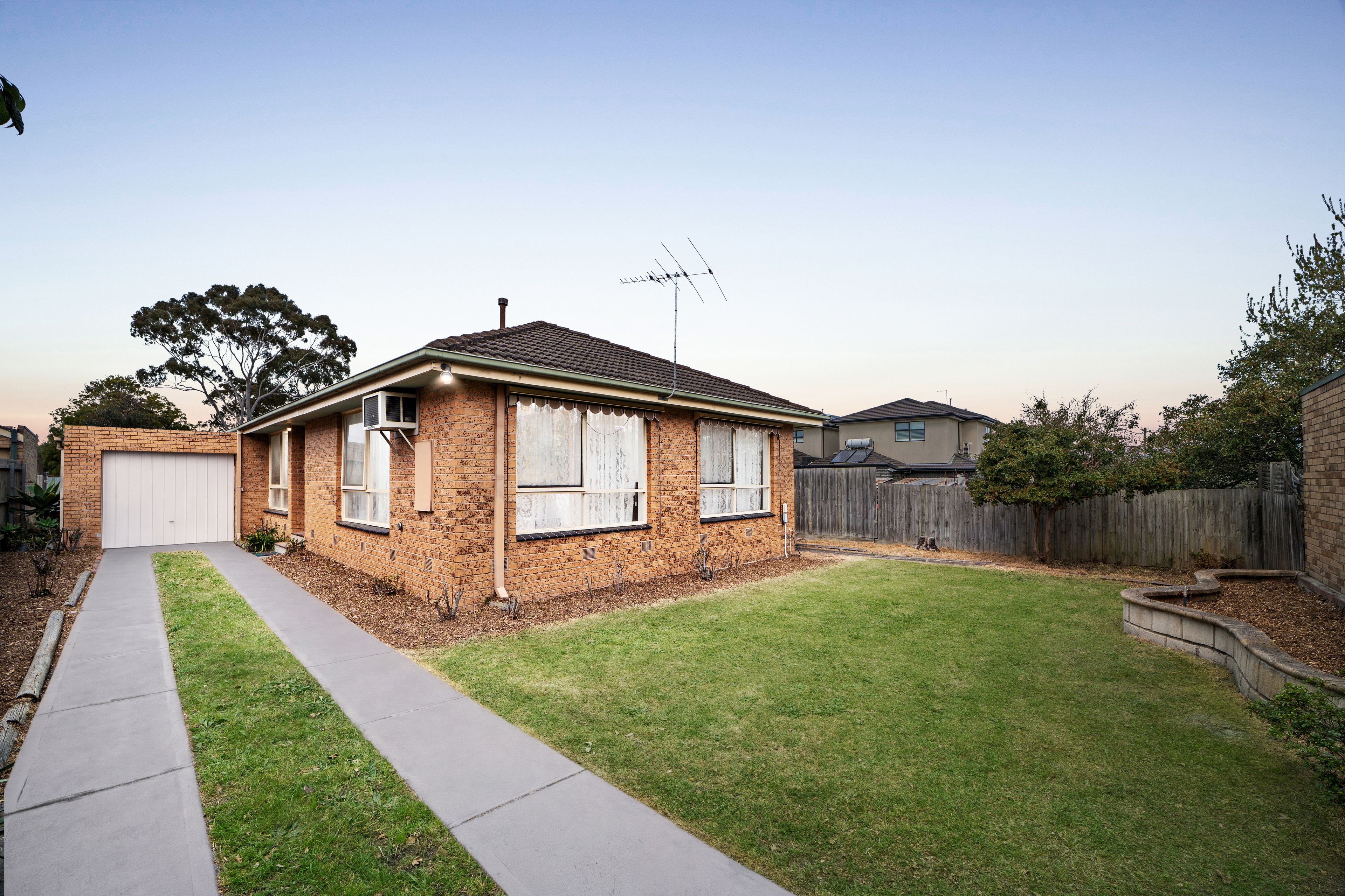 2/142 Poath Road — photo from Ray White Oakleigh