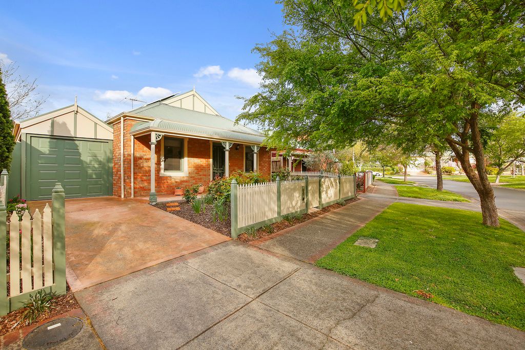 26 Chatswood Grove, Chirnside Park VIC 3116