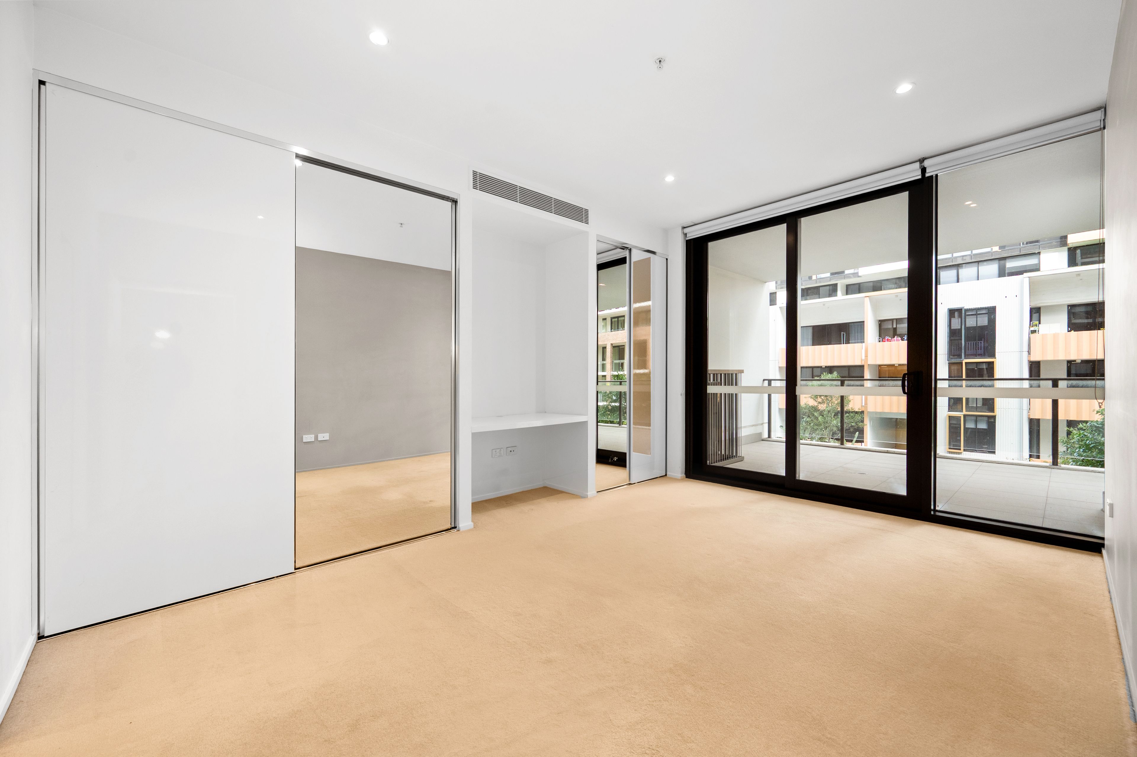 210/6 Galloway Street — photo 4 of 18