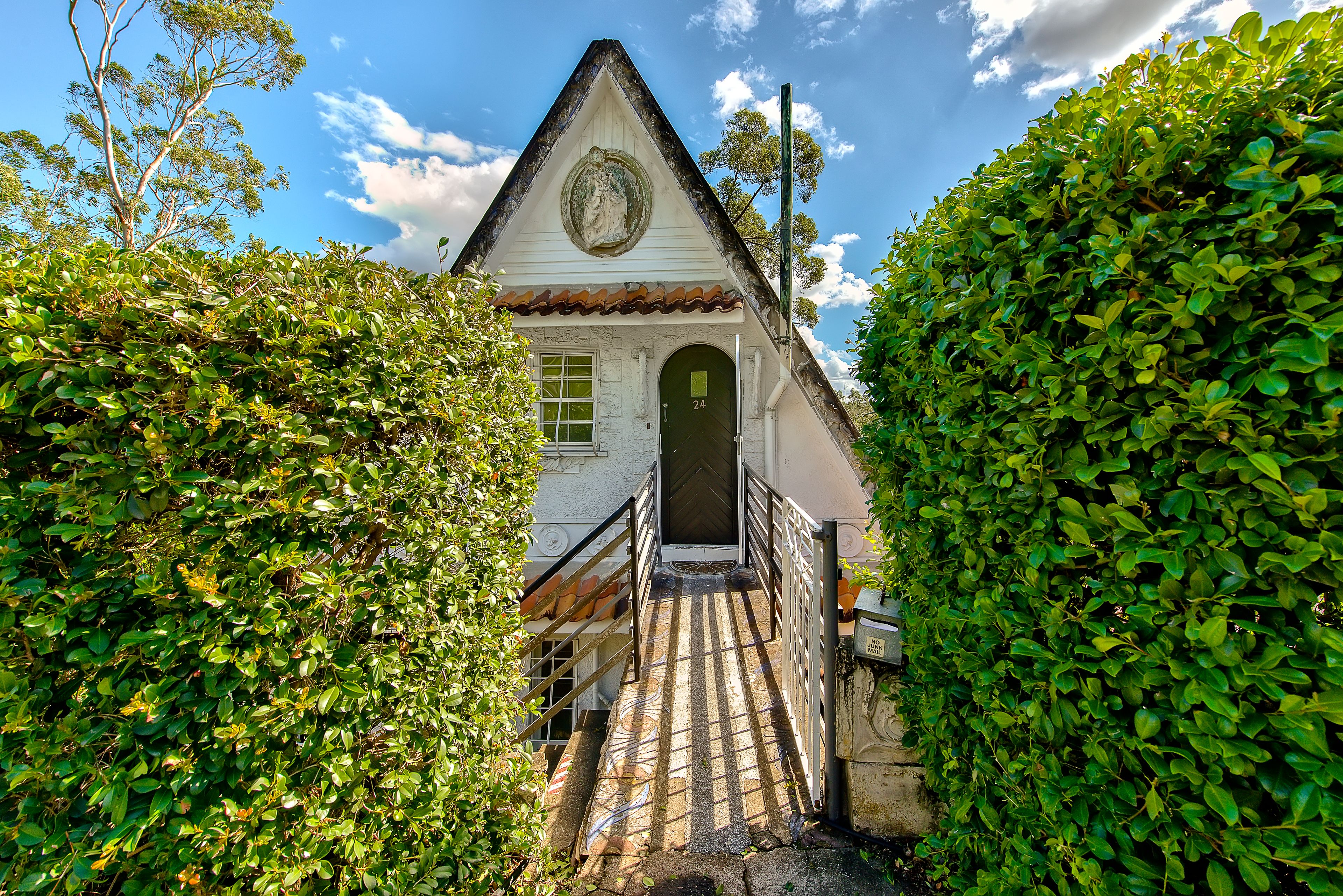 24 Macgregor Terrace, Bardon QLD 4065