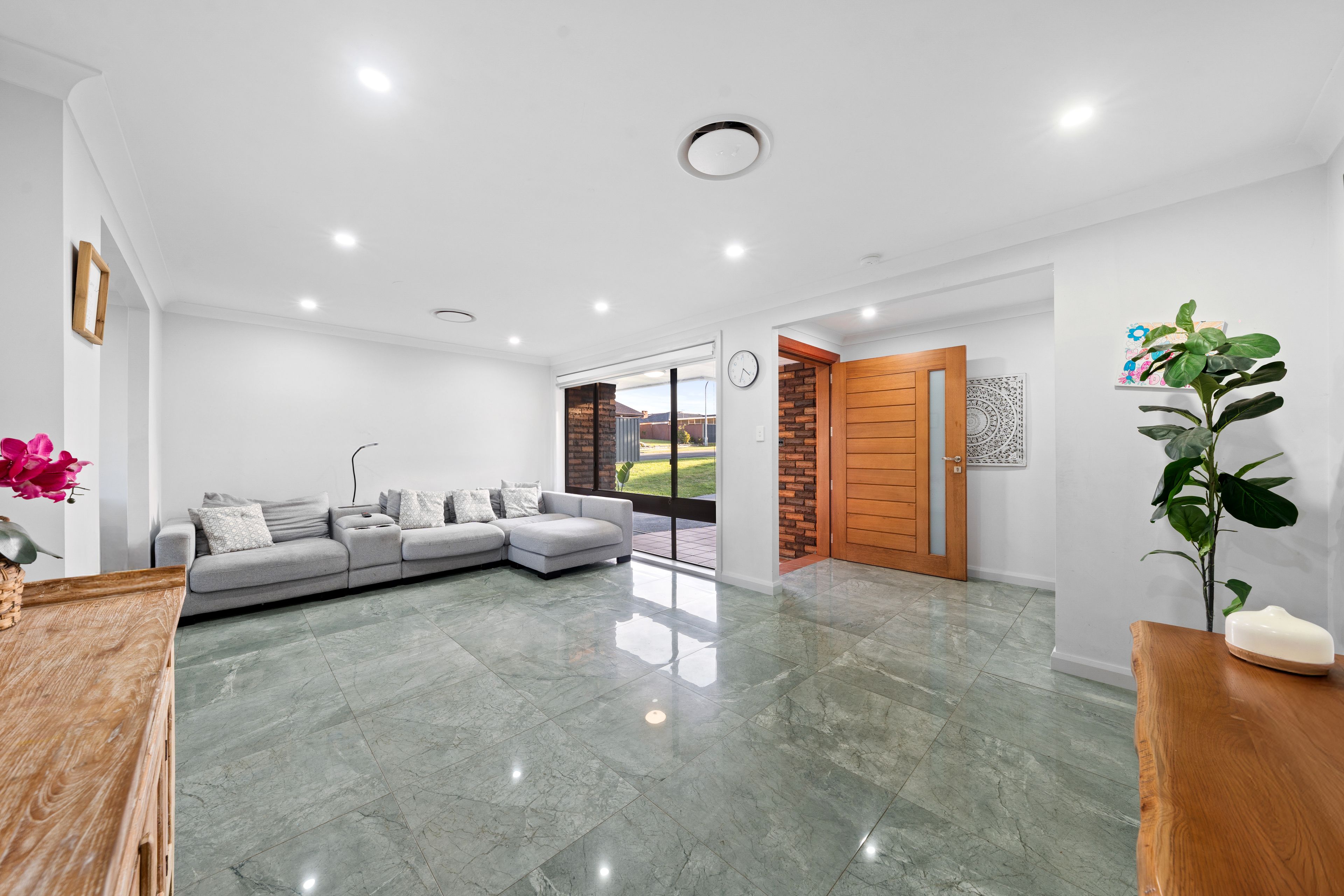 7 Loxton Place, Bossley Park, NSW 2176